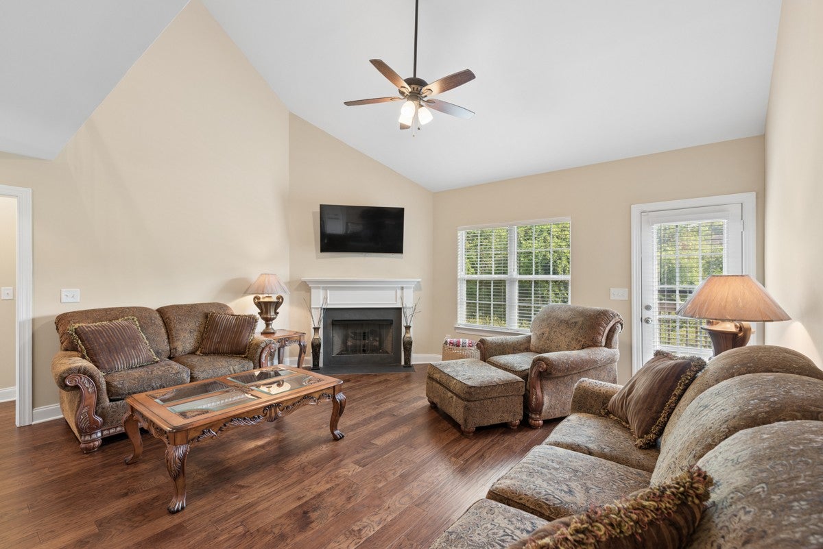 202 Hickory Pointe Dr