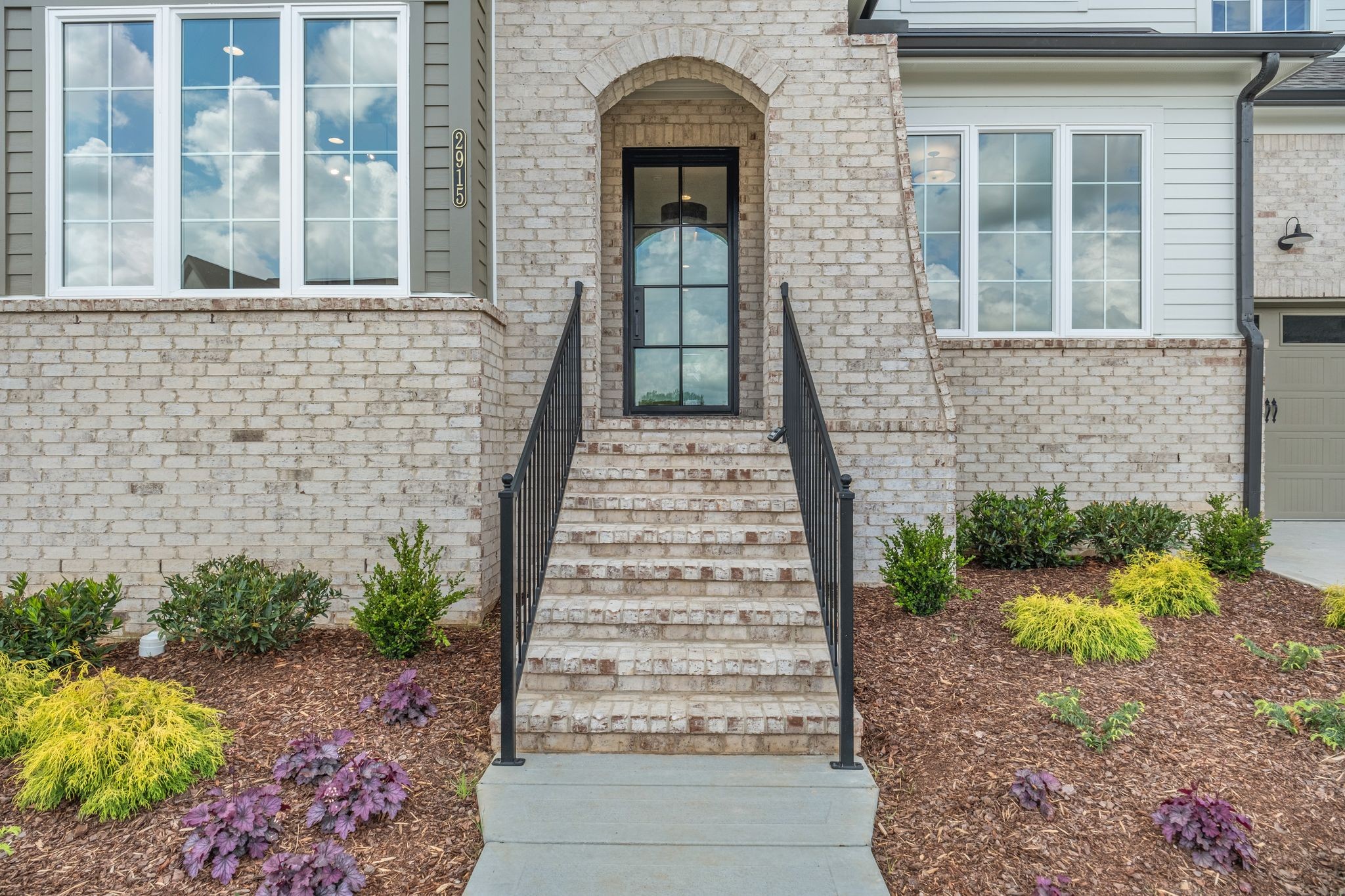 2915 Avenue Downs Dr
