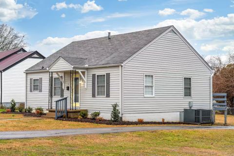 Photo of 618 Spencer Ave, Gallatin, TN 37066 (MLS # 3179423)