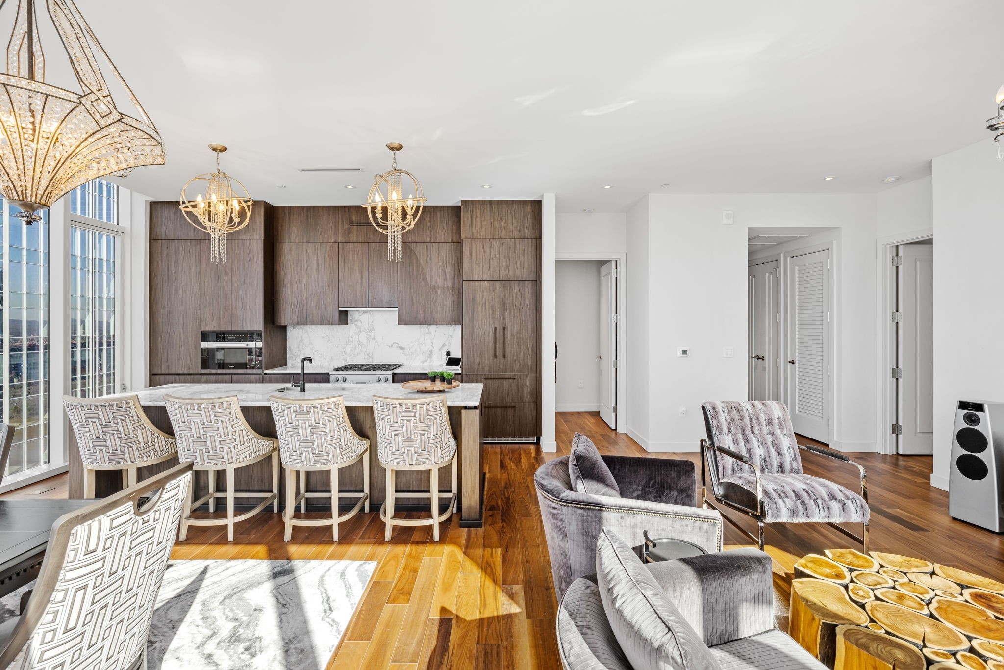 160 2nd Ave S 1602