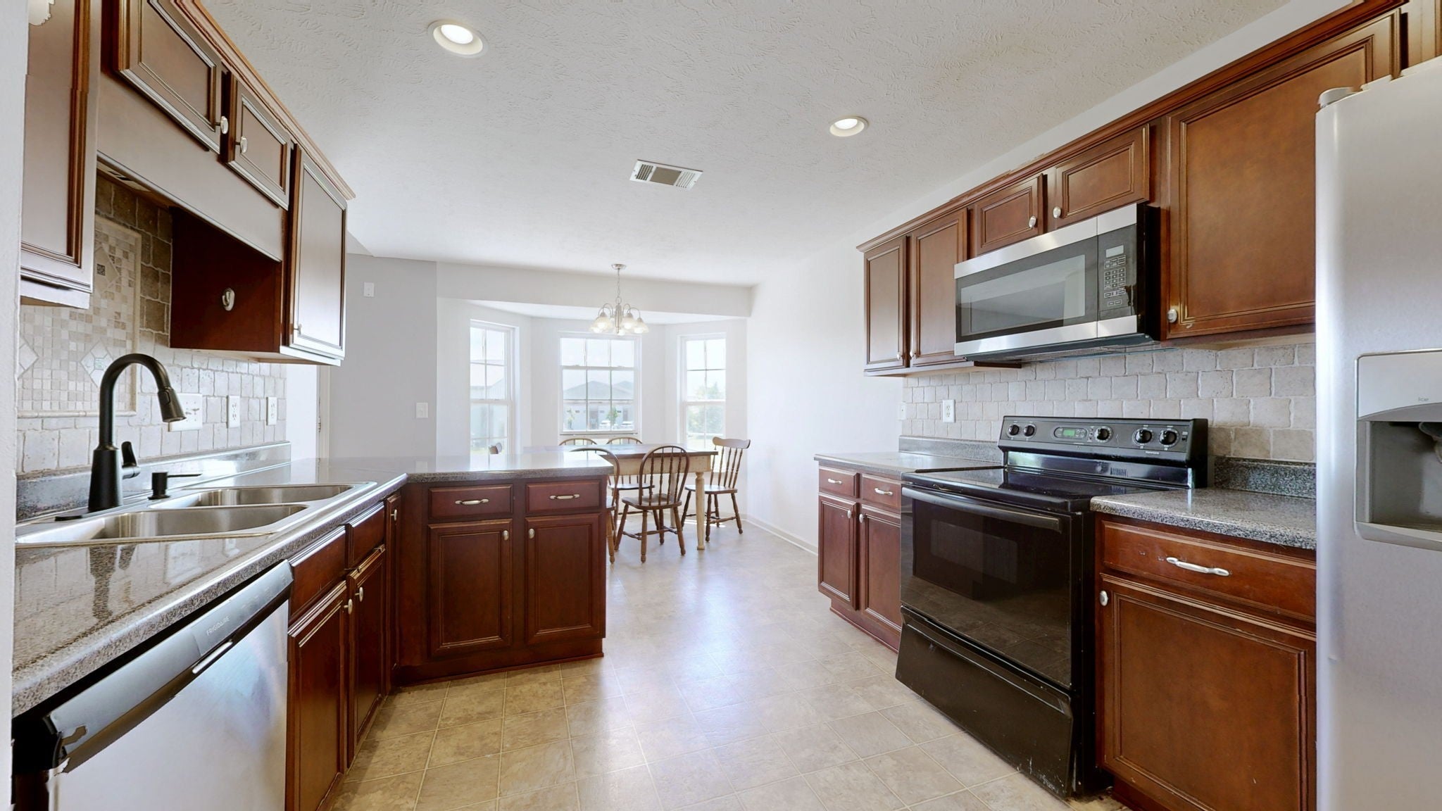 3006 Ping Ct