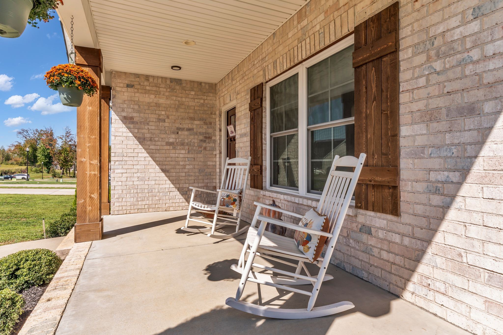 195 Julia Ann Ct E