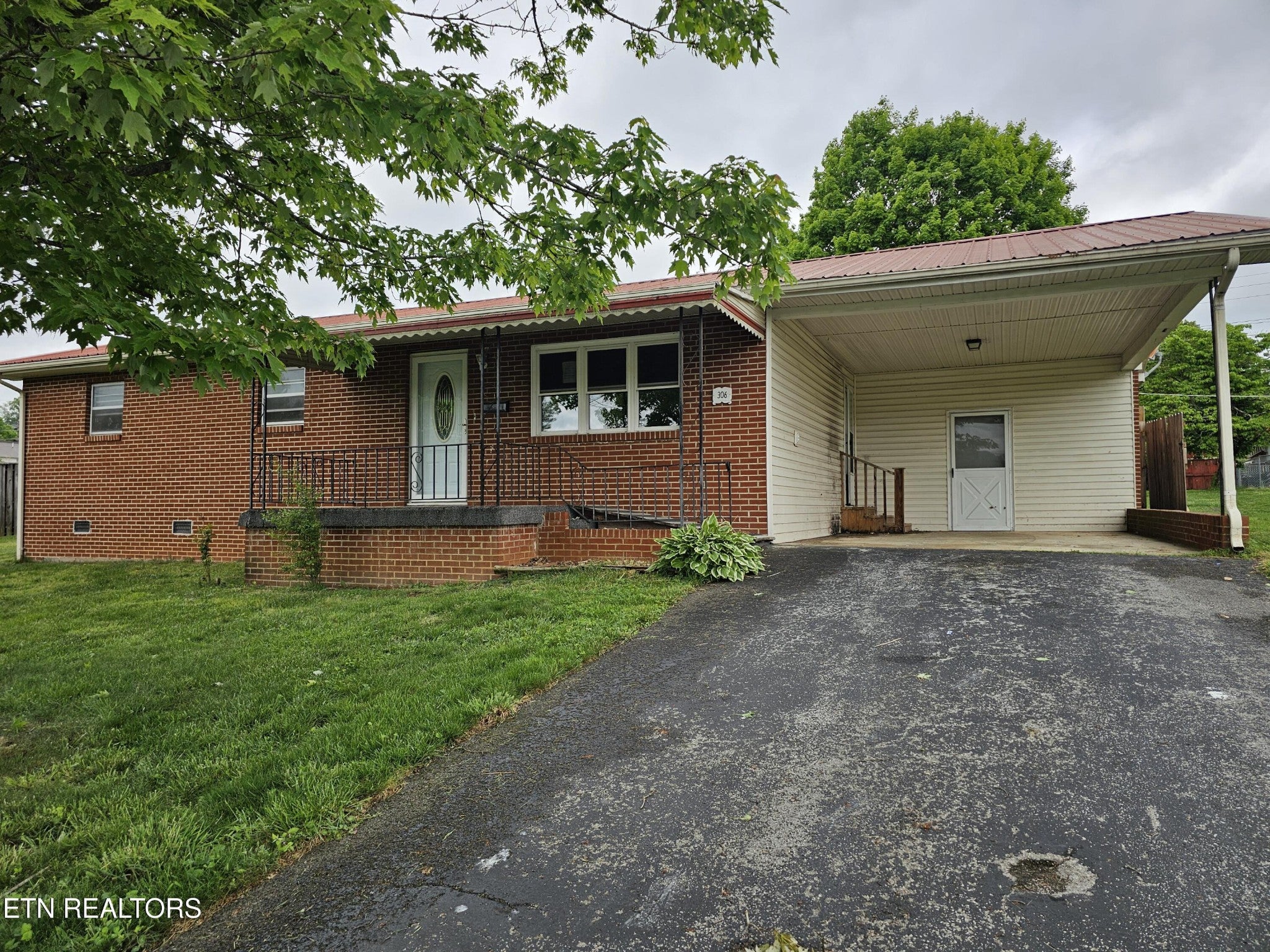 306 Wilson Hurst St