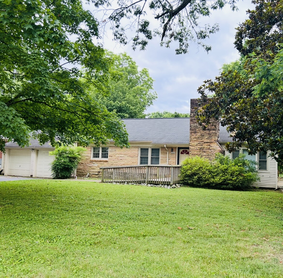 1102 Manor Rd