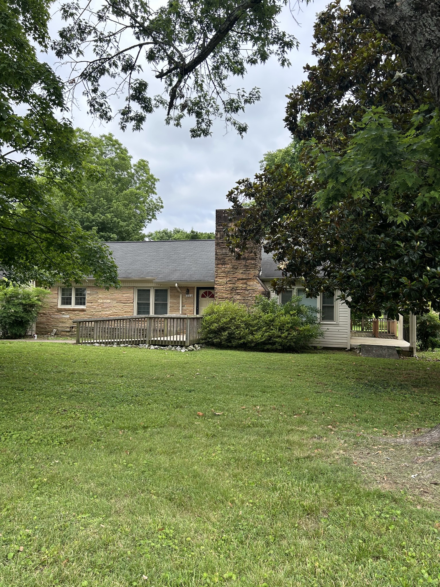 1102 Manor Rd