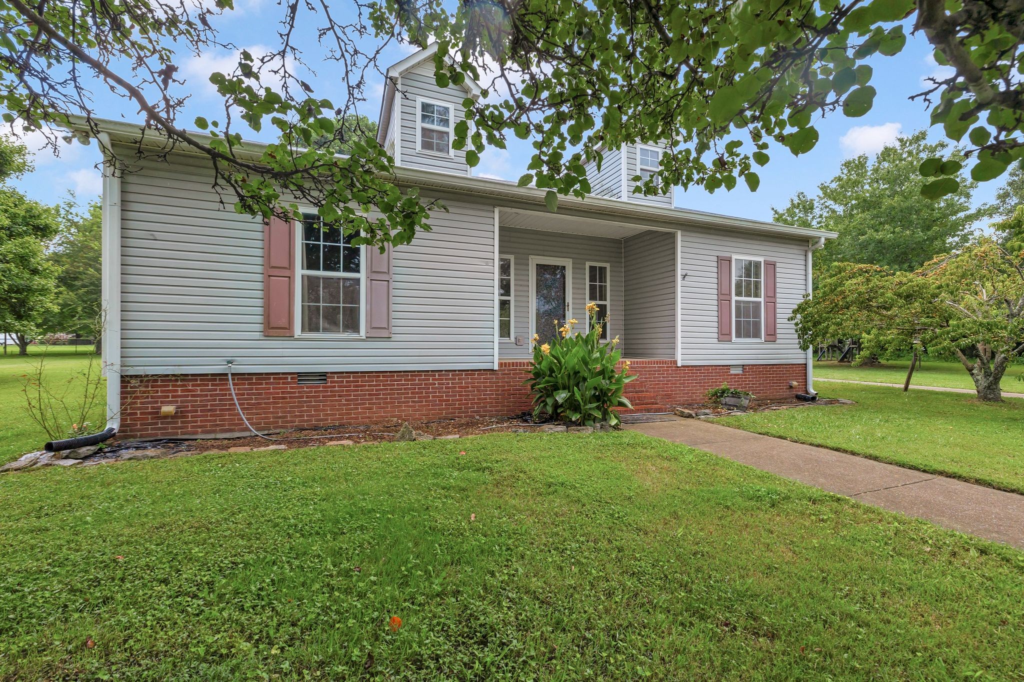 876 Monument Rd