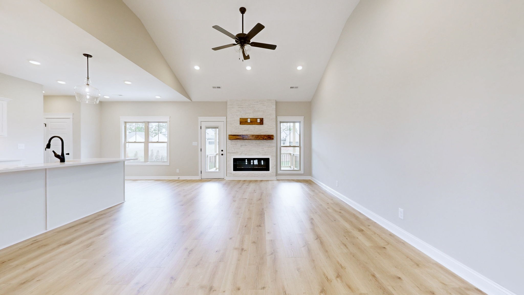 529 Foxglove Ln