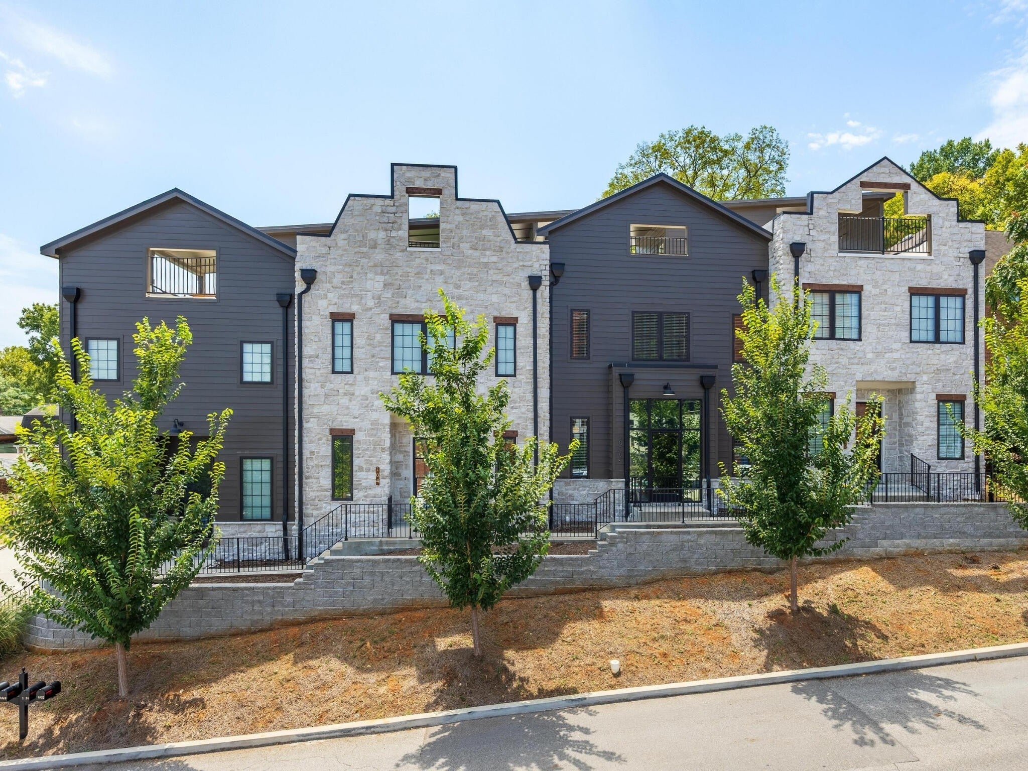 1036 E 4th Street 103