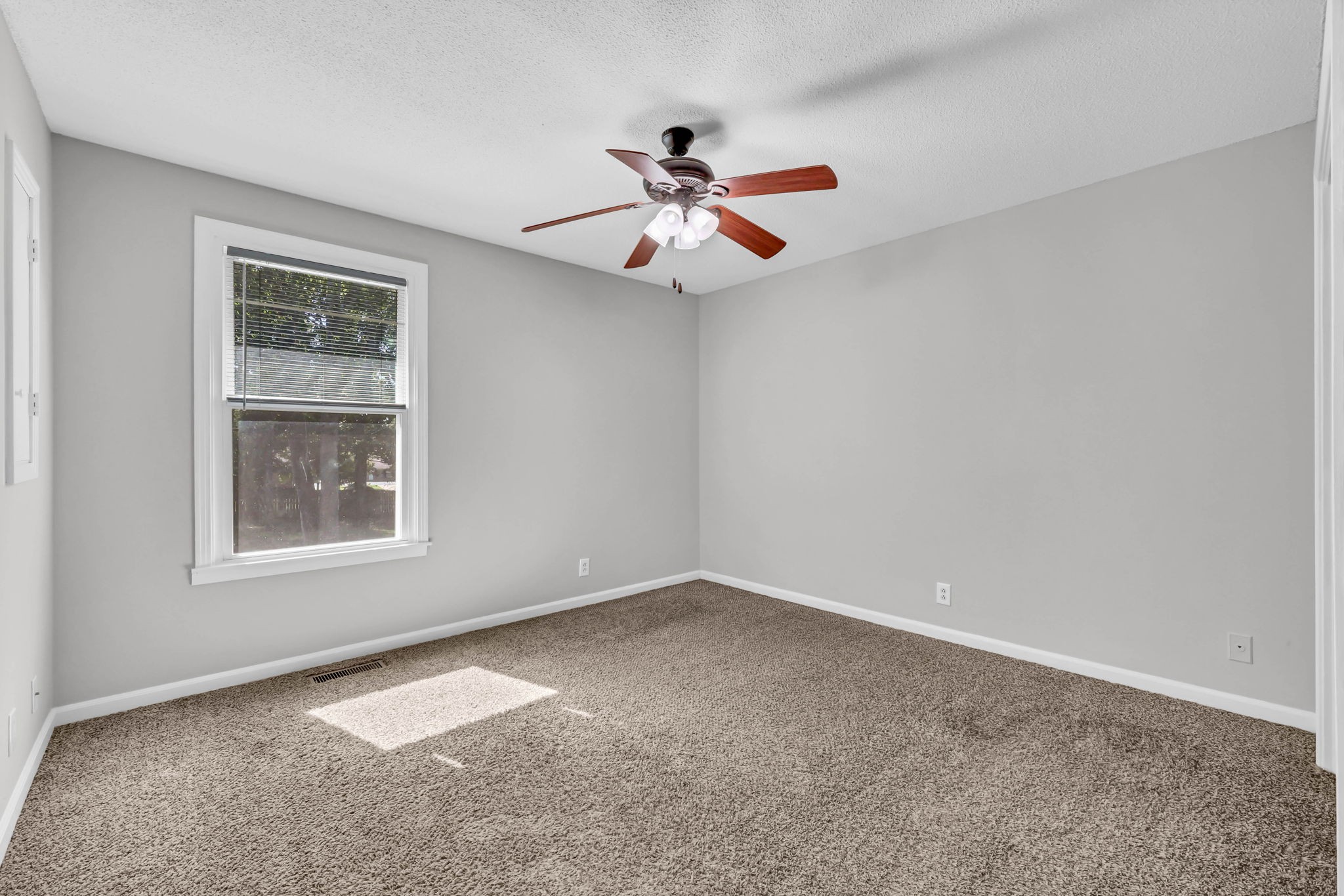 Clarksville, Tennessee 37042, United States, 3 Bedrooms Bedrooms, ,2 BathroomsBathrooms,Residential,Active,226578