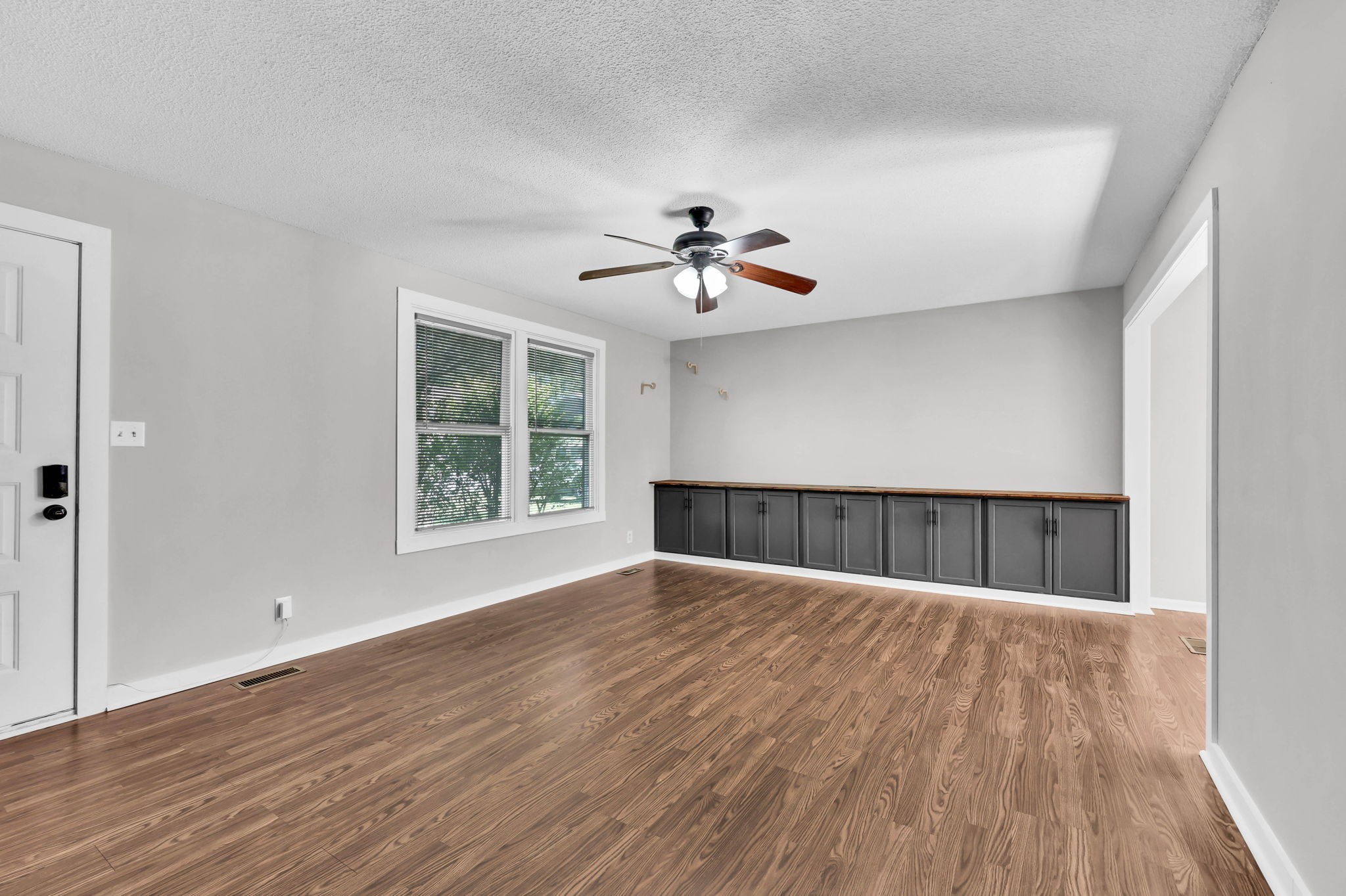 Clarksville, Tennessee 37042, United States, 3 Bedrooms Bedrooms, ,2 BathroomsBathrooms,Residential,Active,226578