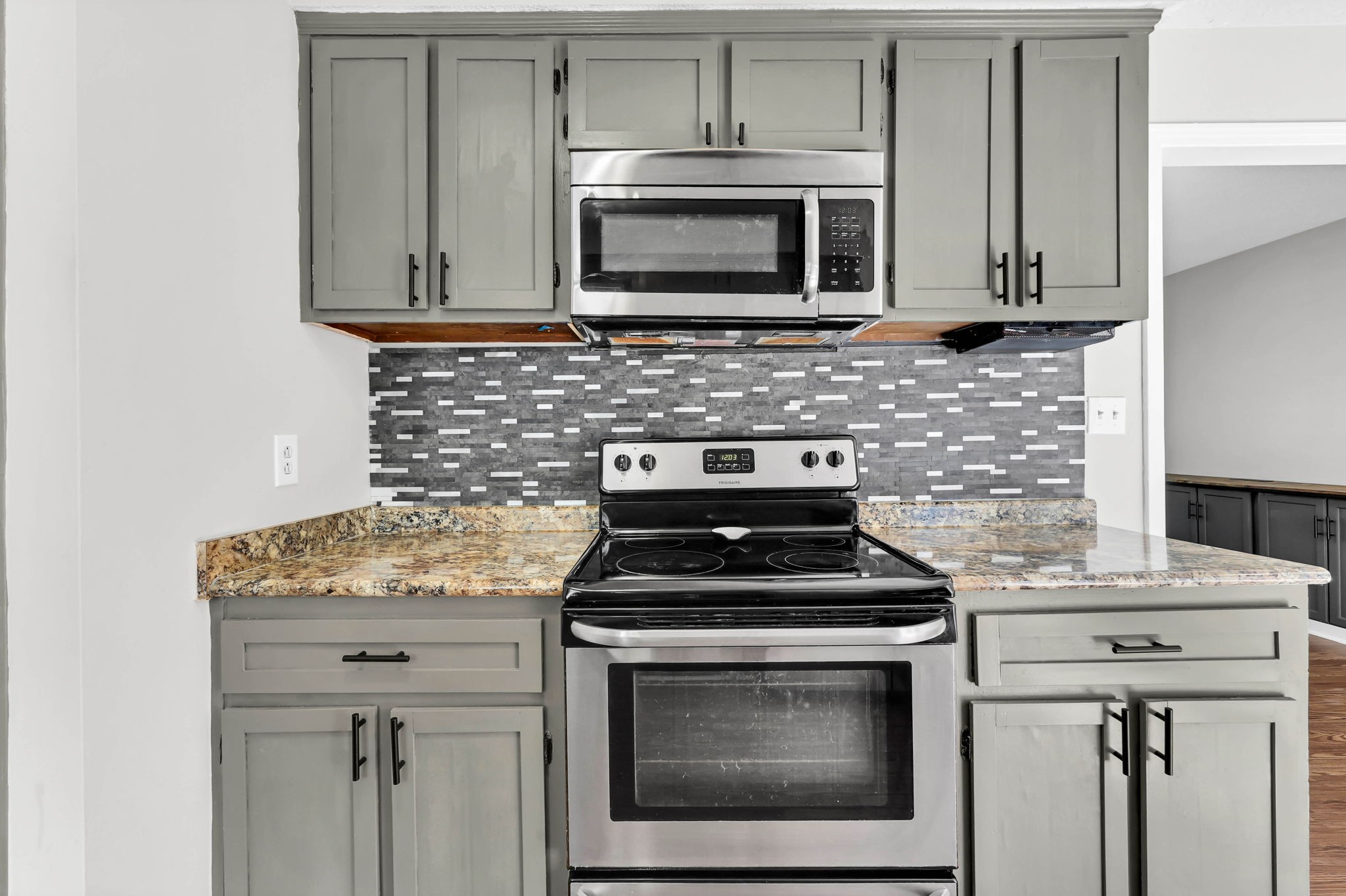 Clarksville, Tennessee 37042, United States, 3 Bedrooms Bedrooms, ,2 BathroomsBathrooms,Residential,Active,226578