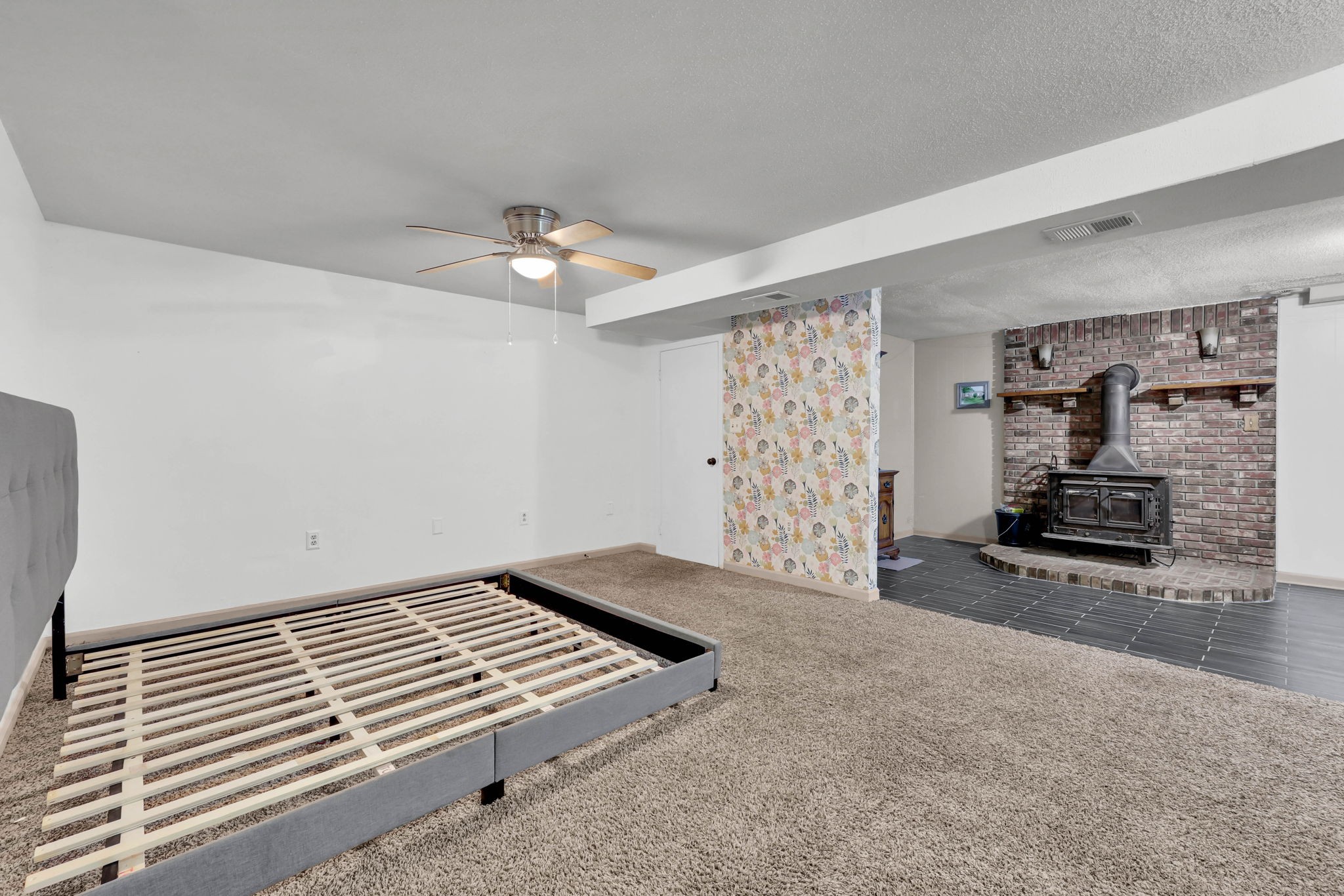 Clarksville, Tennessee 37042, United States, 3 Bedrooms Bedrooms, ,2 BathroomsBathrooms,Residential,Active,226578