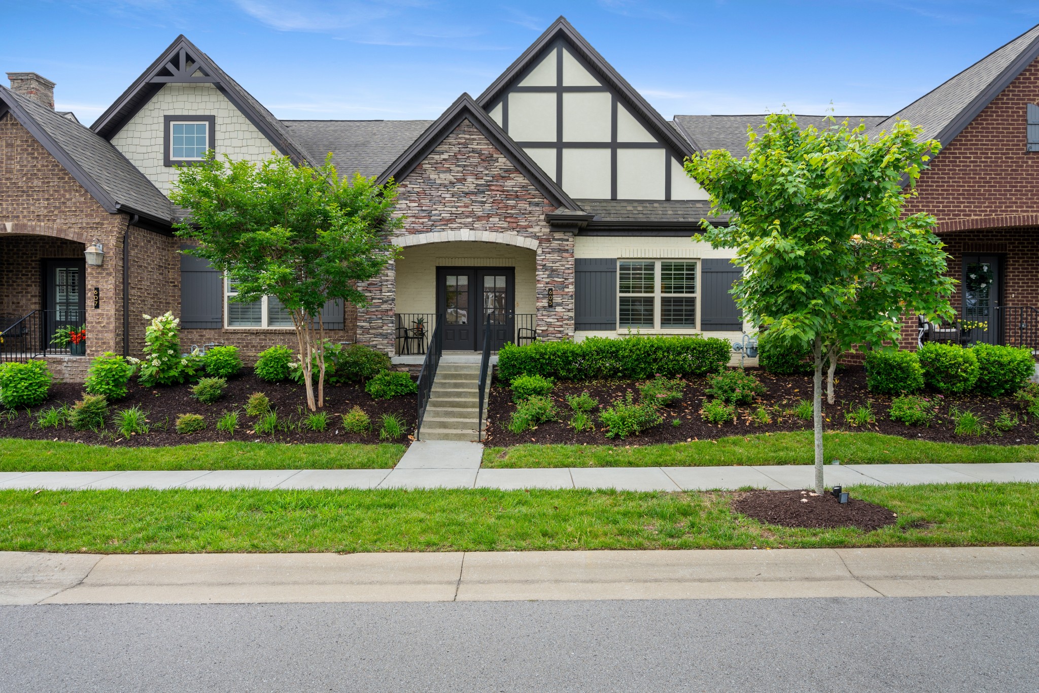 605 Weybridge Dr