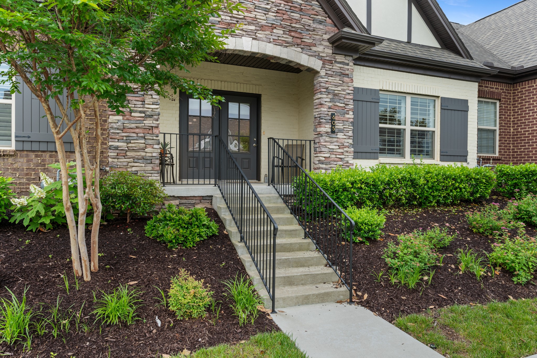 605 Weybridge Dr