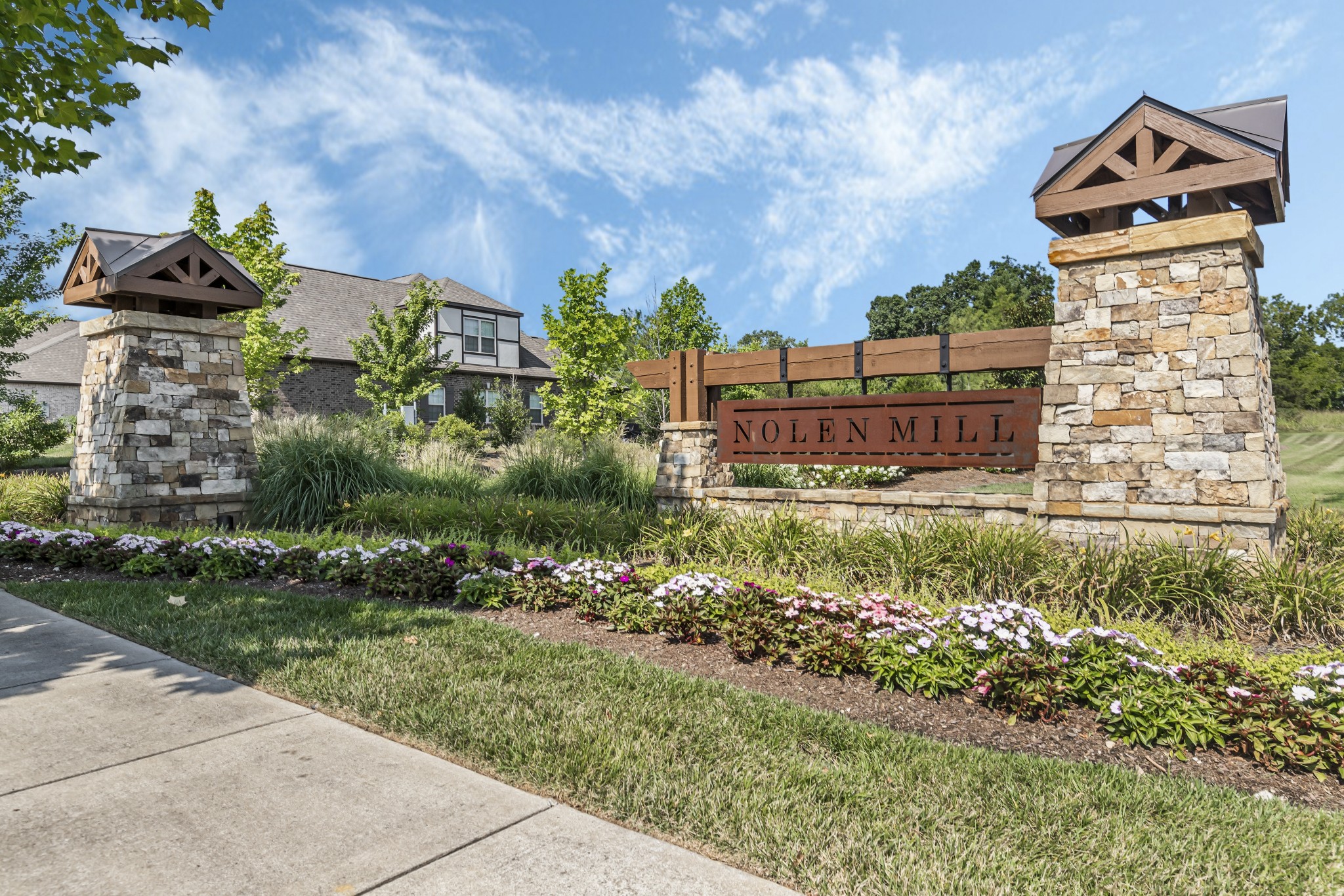605 Weybridge Dr