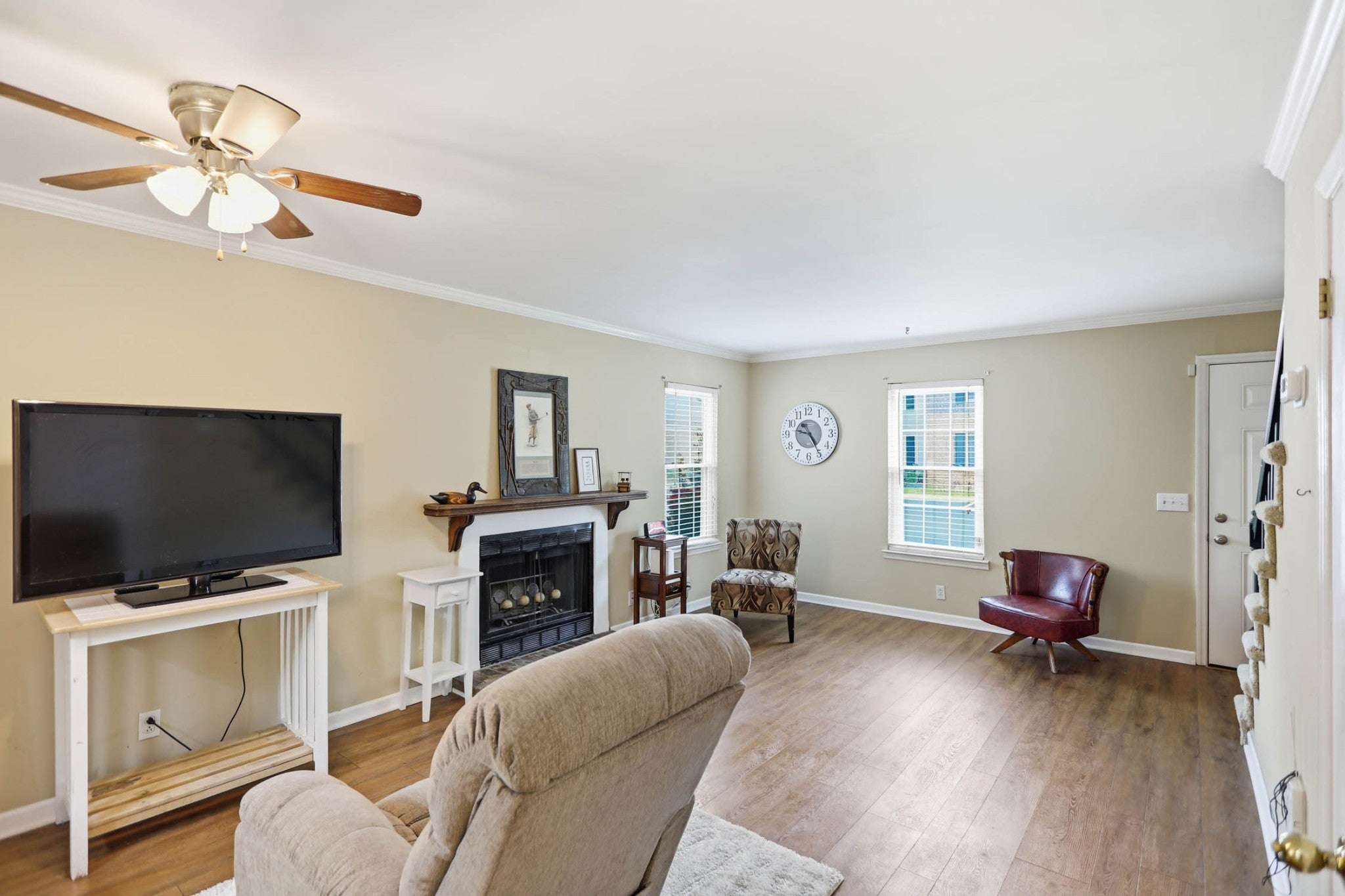 286 Donna Dr B