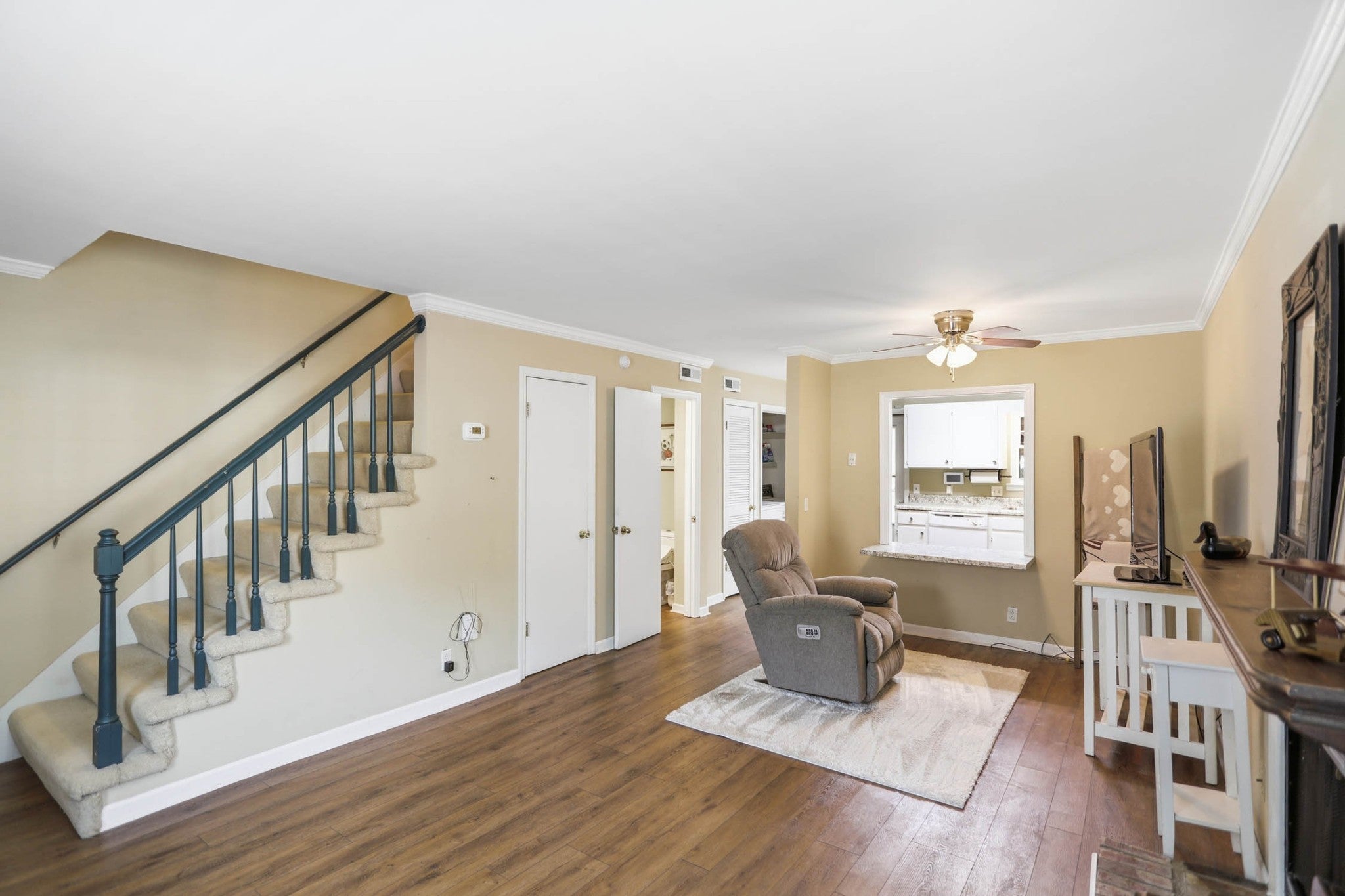 286 Donna Dr B