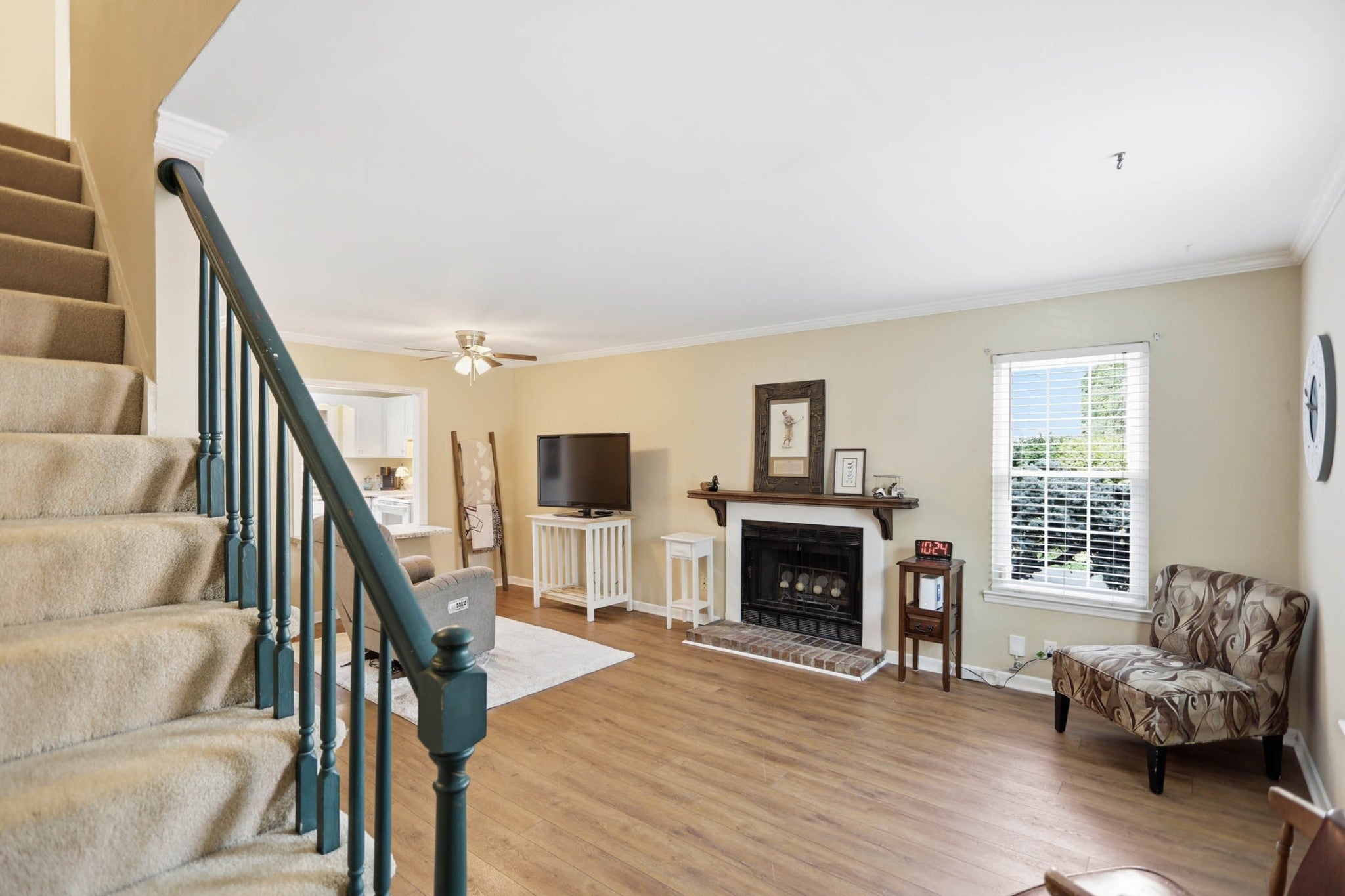 286 Donna Dr B