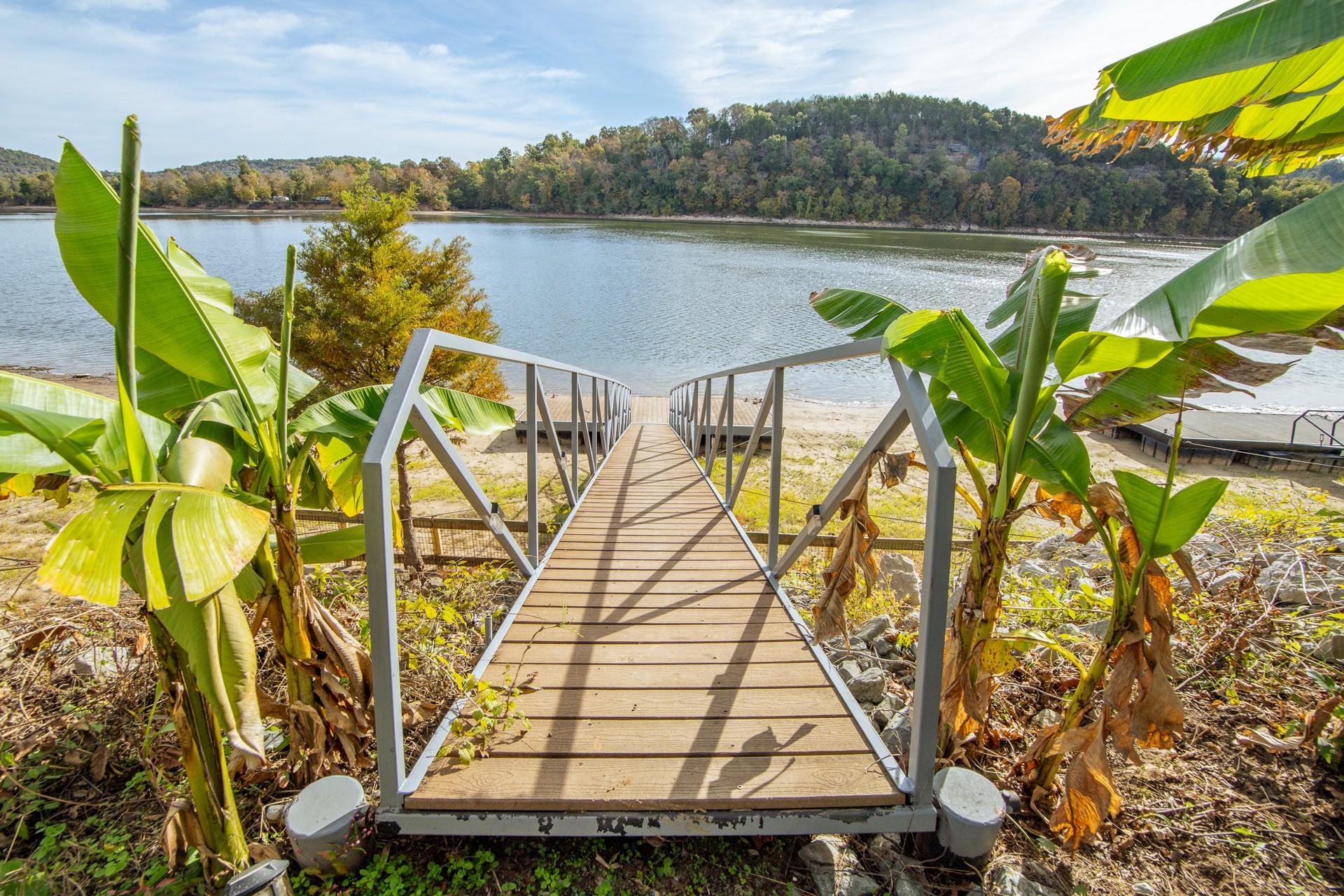 1040 Whites Creek Ln