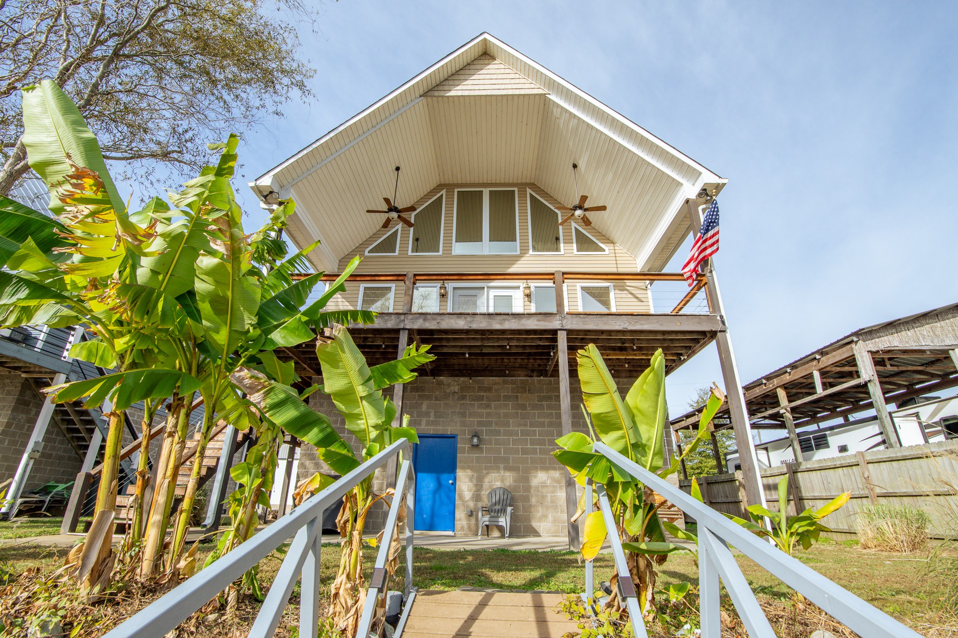 1040 Whites Creek Ln