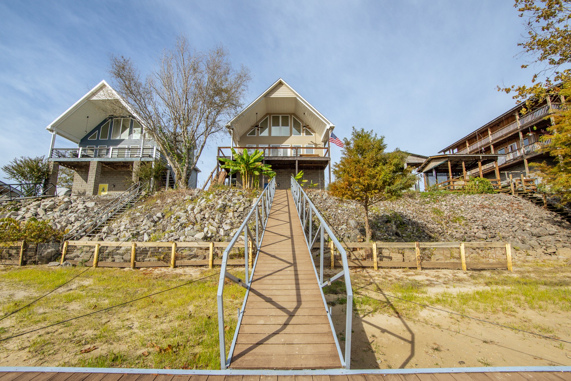 1040 Whites Creek Ln