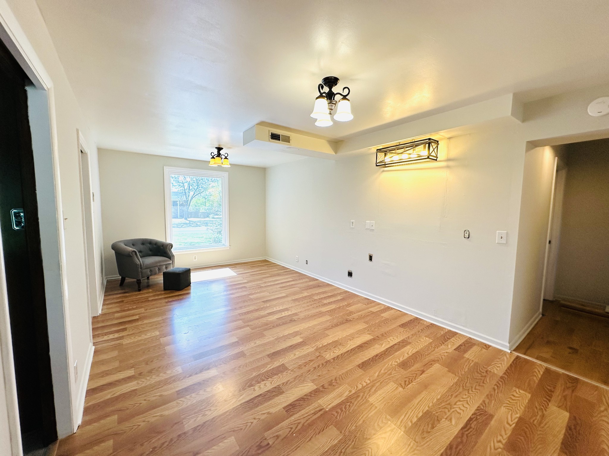1255 Hillwood Dr