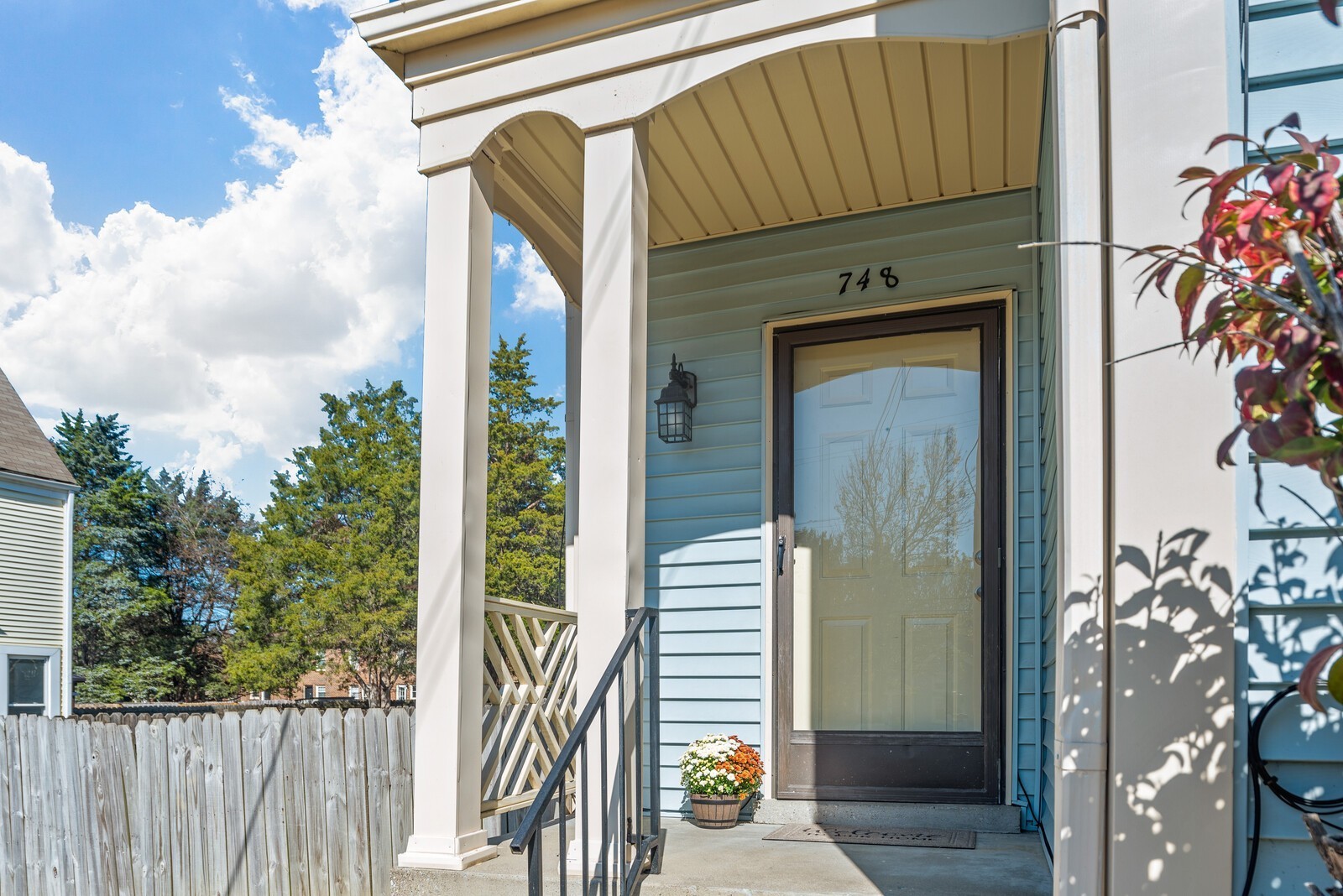 748 Lake Terrace Dr
