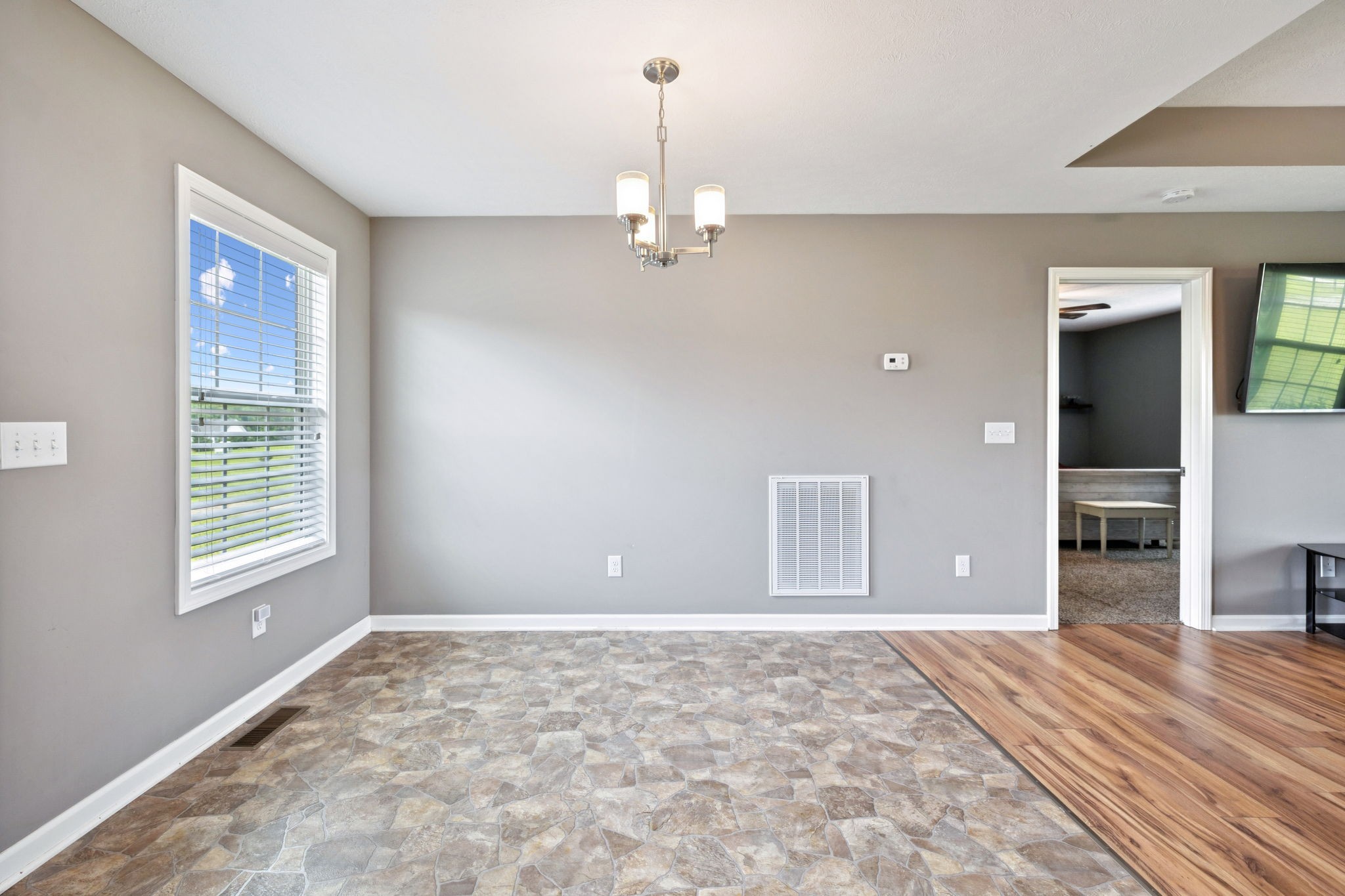 819 White Rd