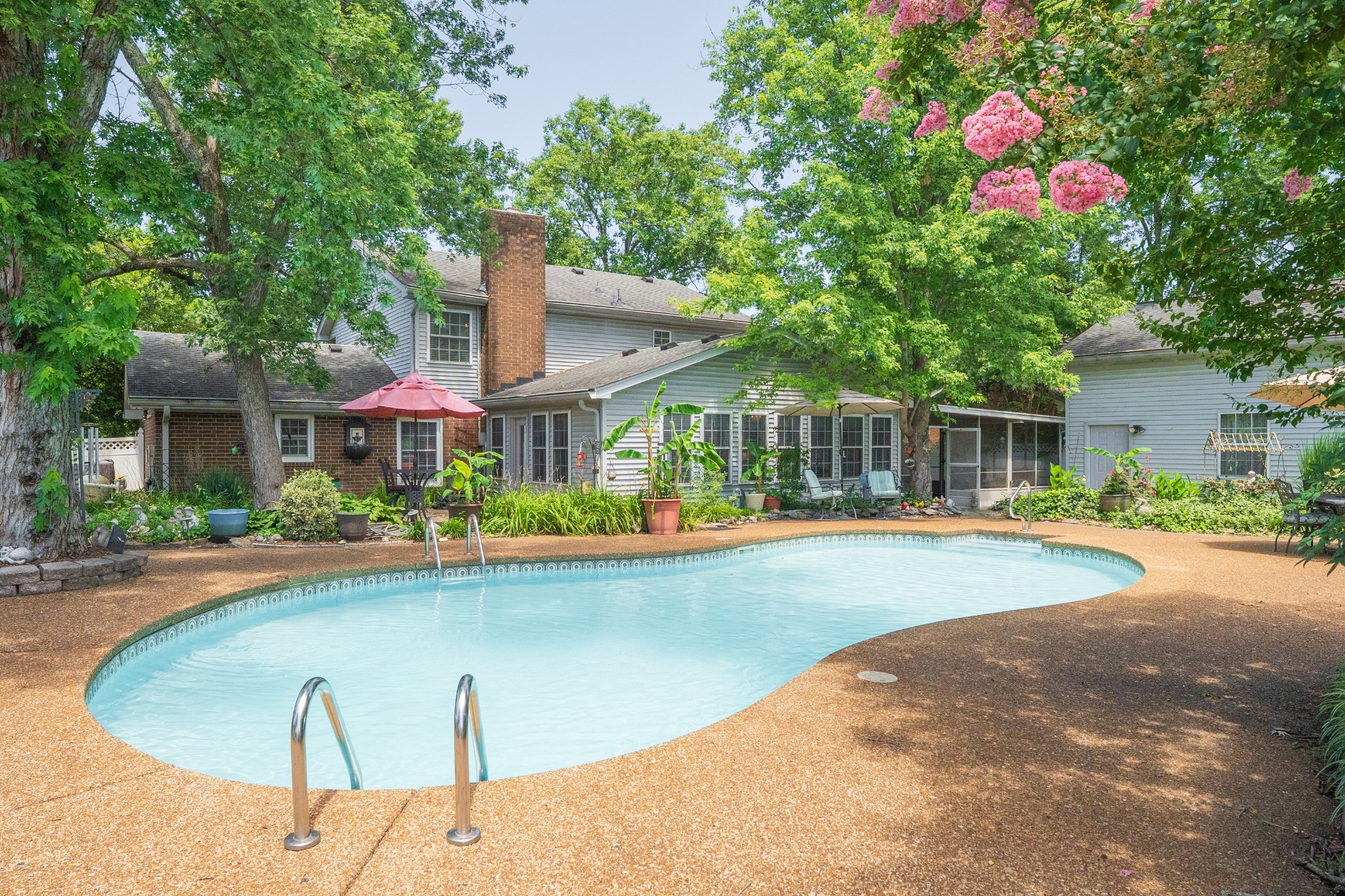 Photo 1 of 61 — 132 Clearlake Dr E, Nashville, TN 37217