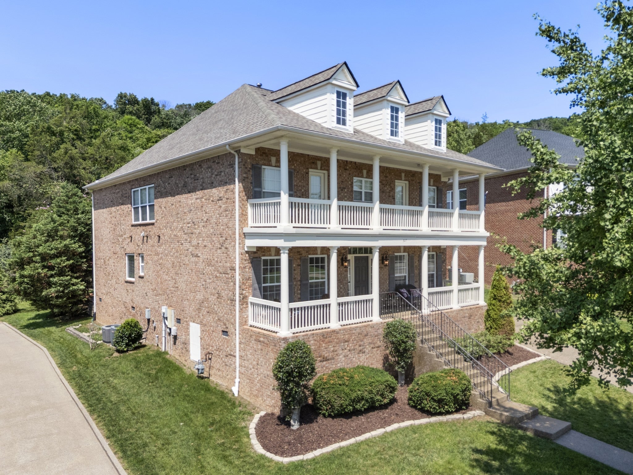 327 Wandering Cir