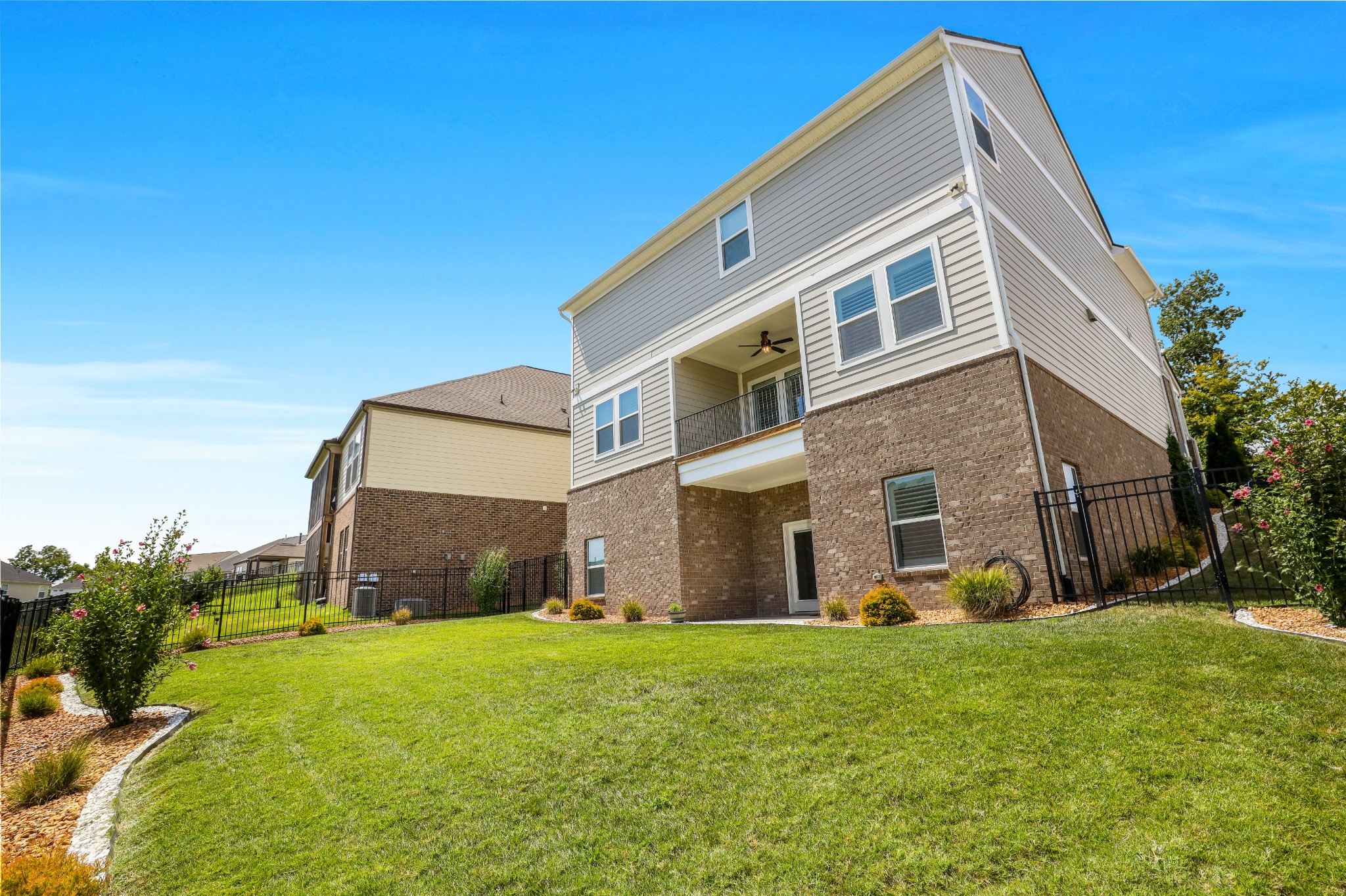 413 Meandering Way