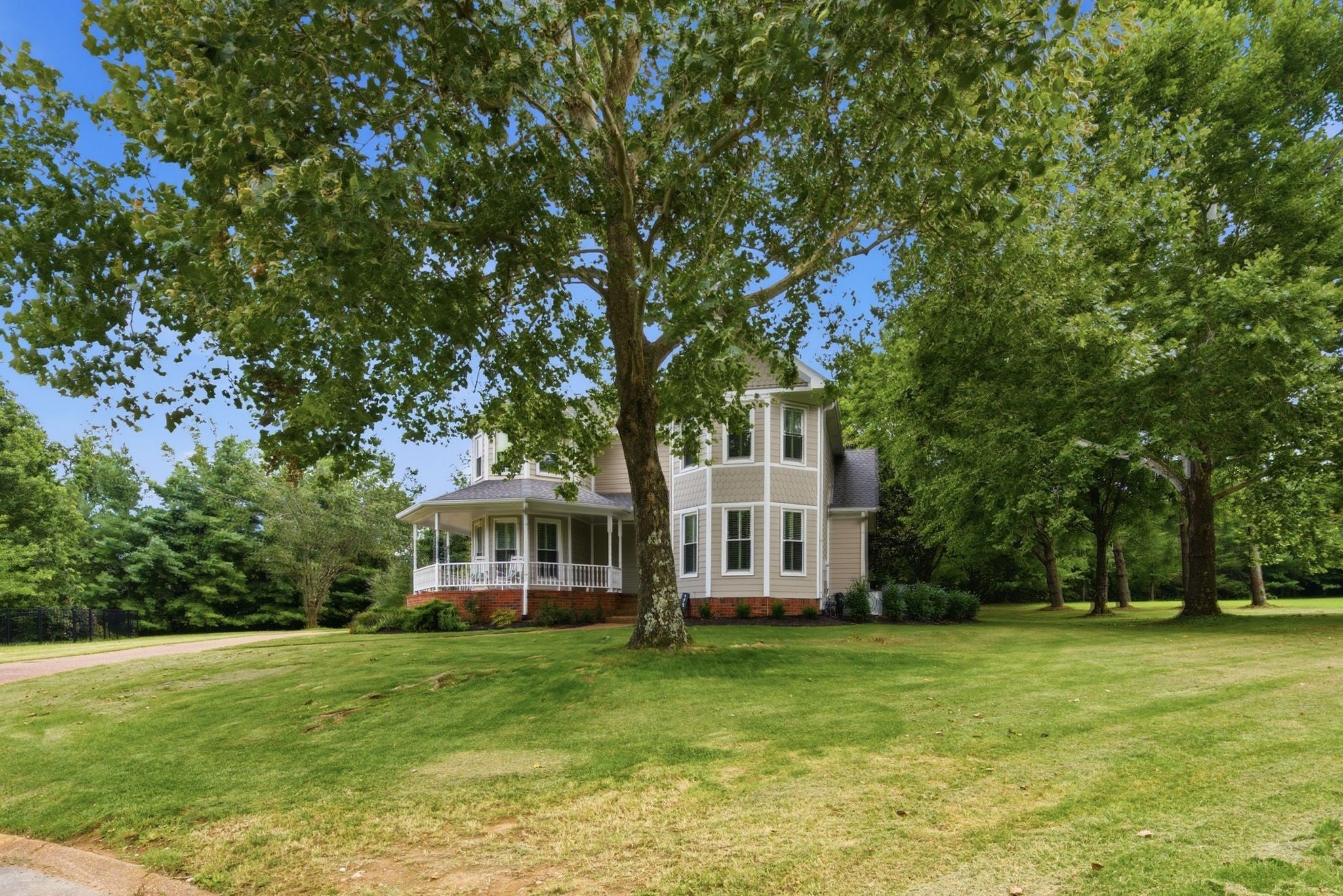 1733 Carriage Ct