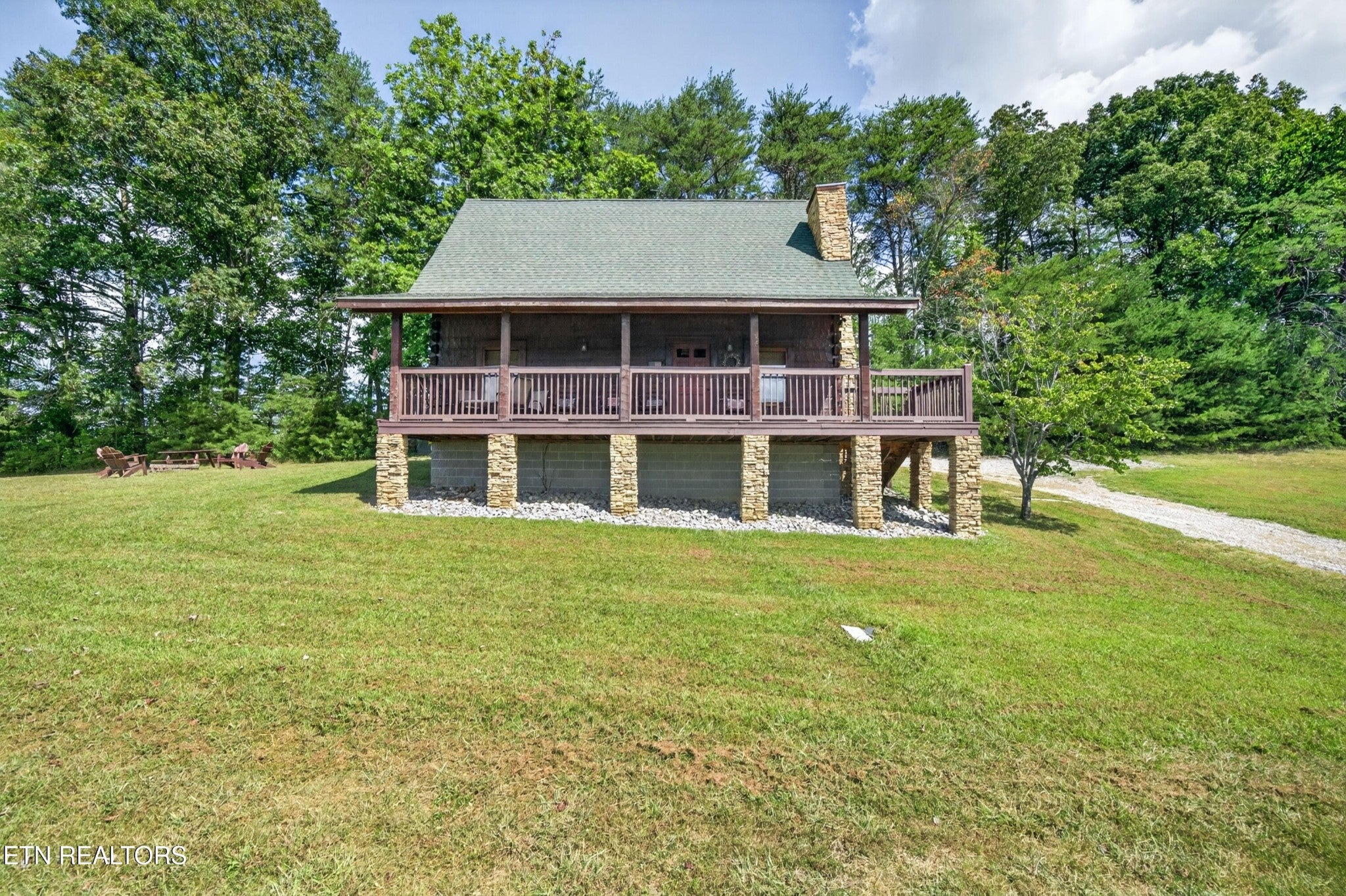 101102 Meadow view Lane