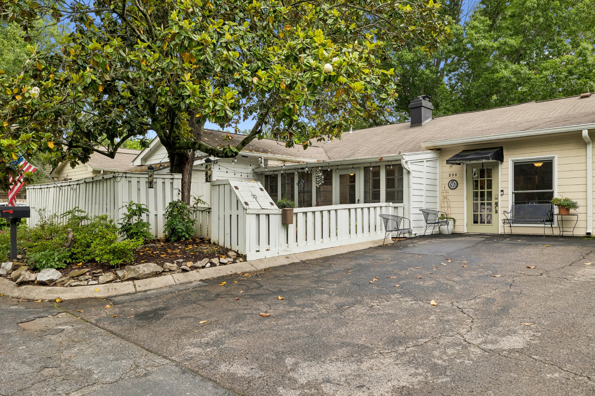 235 Boxwood Dr