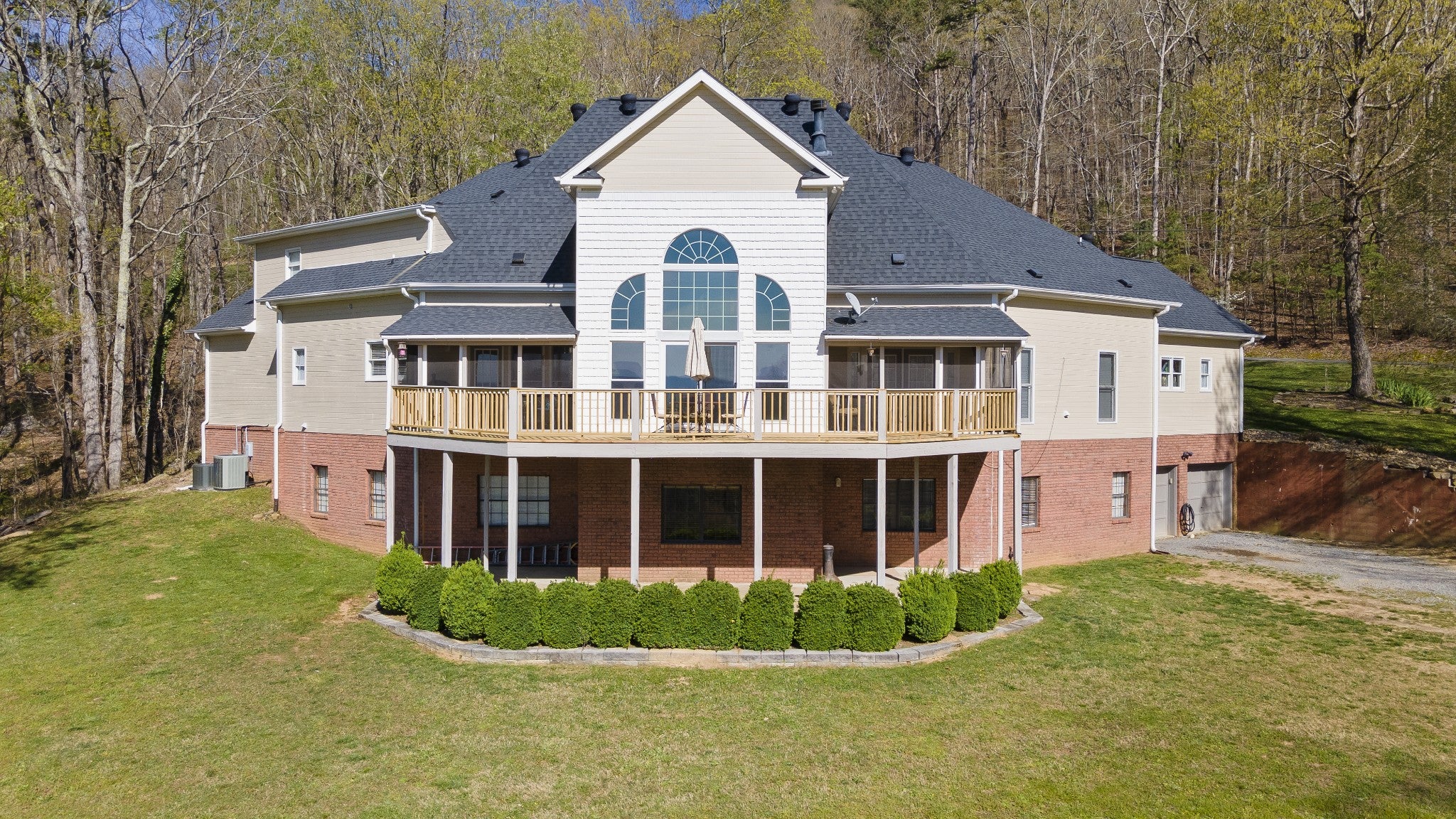 310 Bluffs Rd S