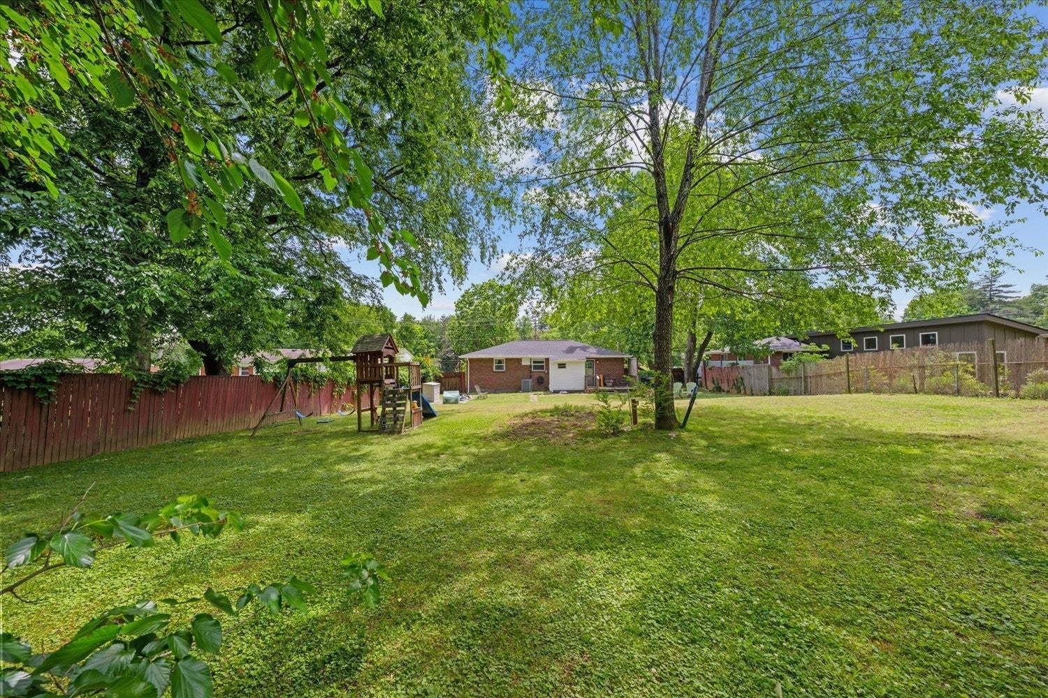 2920 Twin Lawn Dr