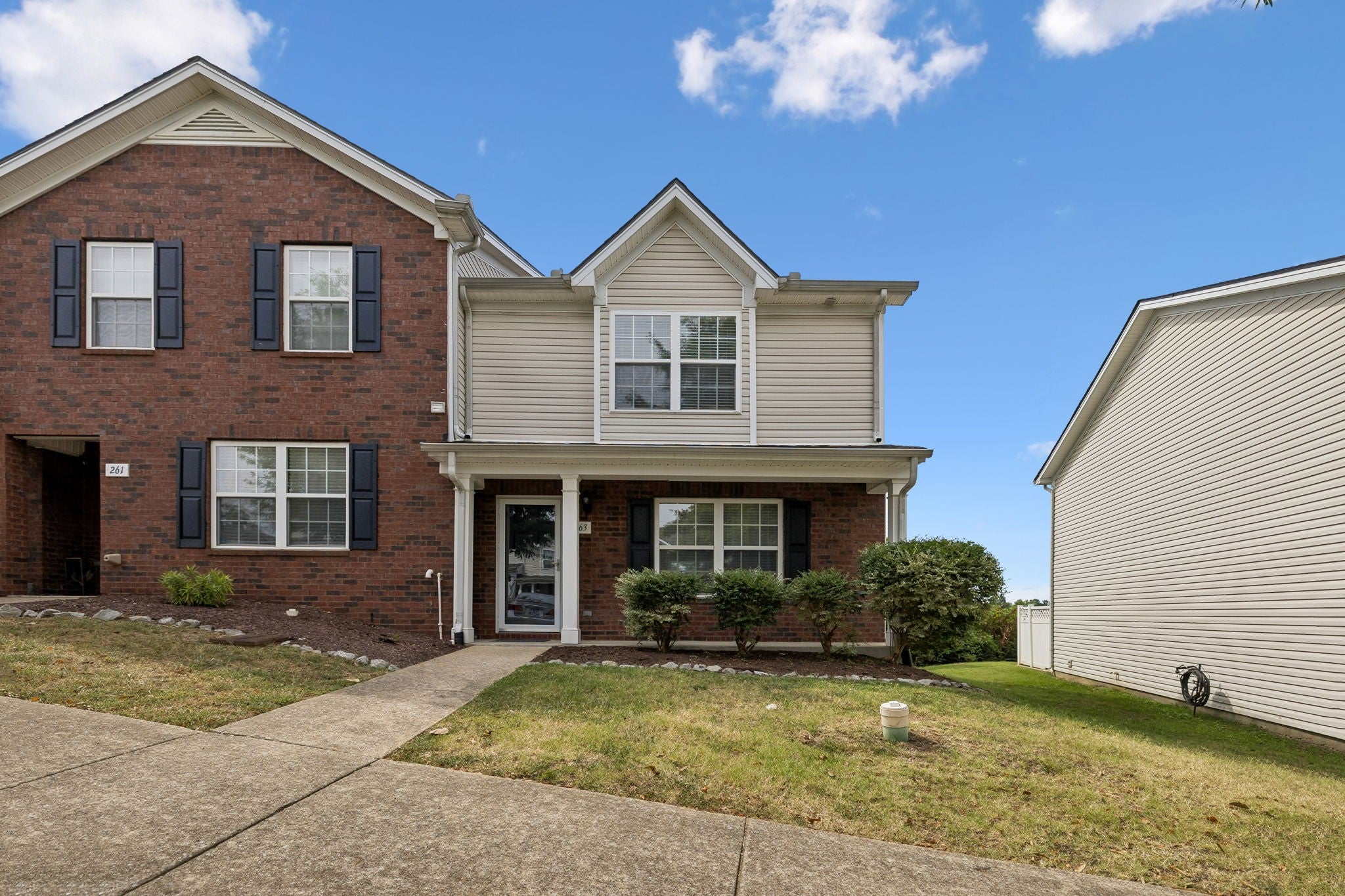 263 Buck Run Dr, Nashville TN 37214 2-bed condo, photo 2 of 24