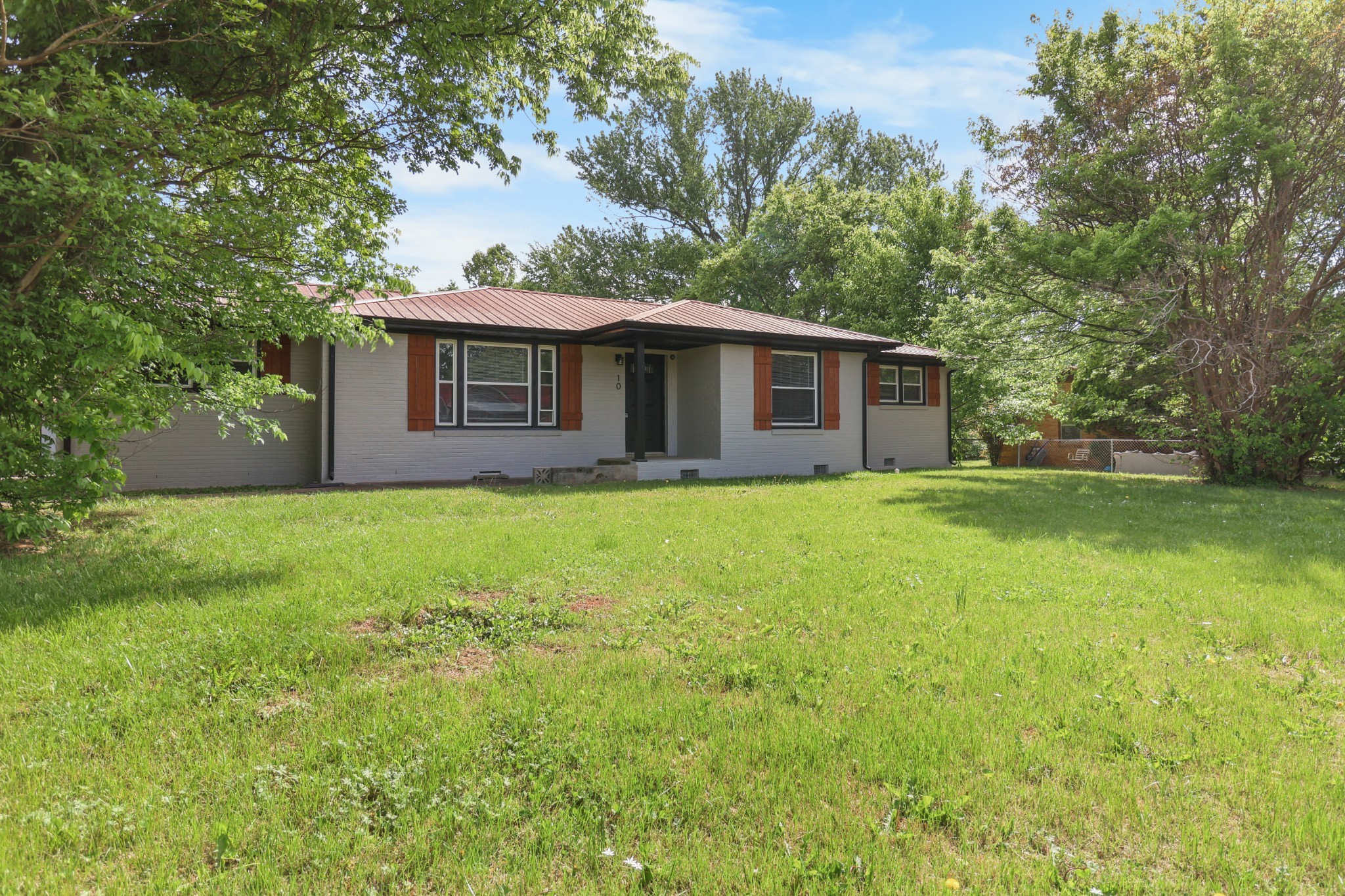 10 Lexington Dr