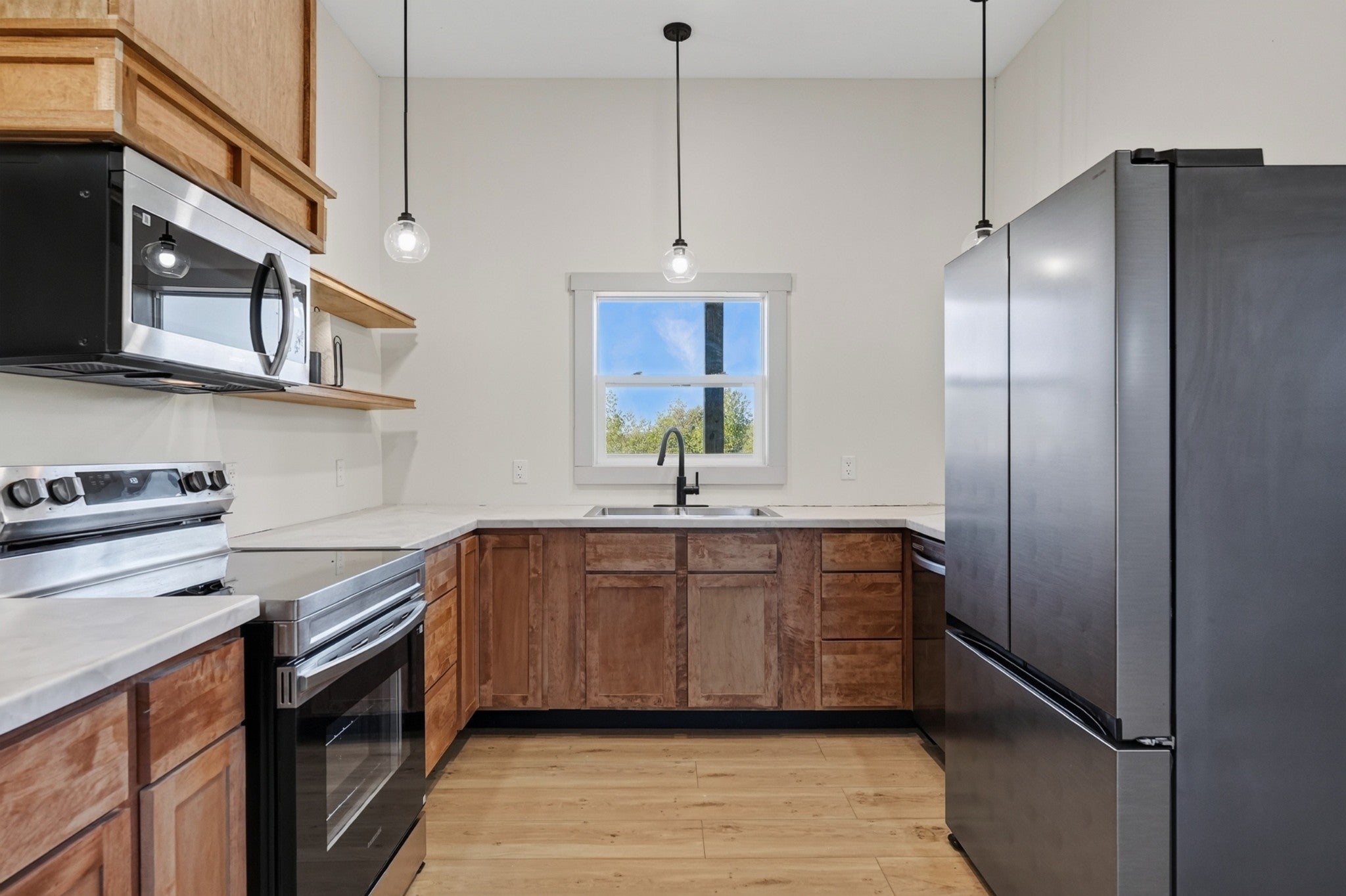 689 Amonett Cir