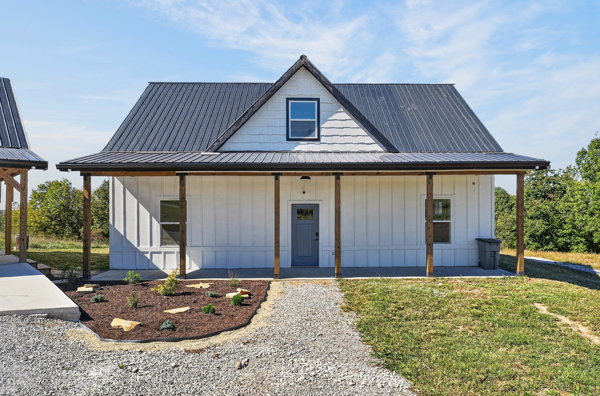 689 Amonett Cir