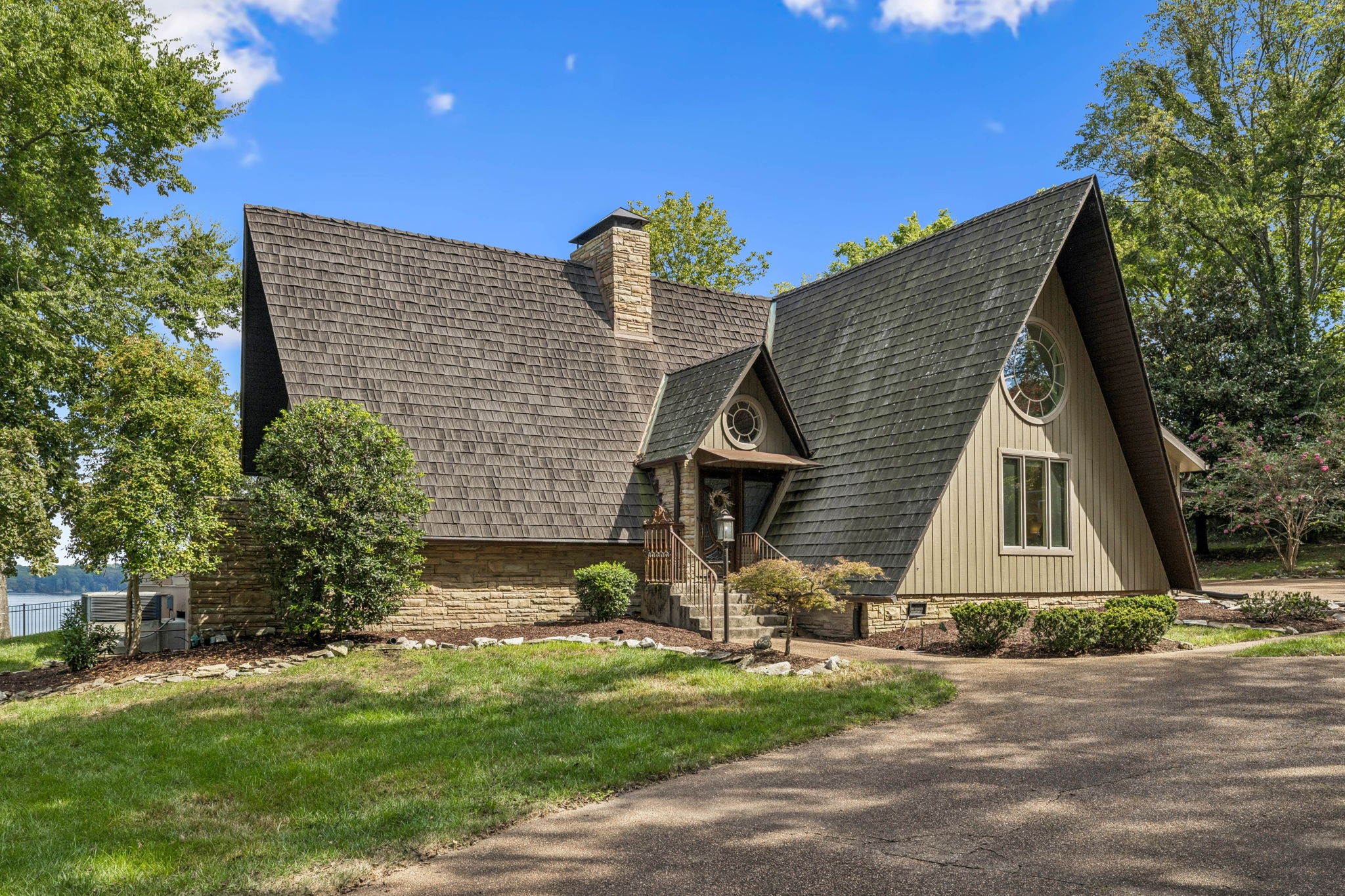 220 Waterview Dr