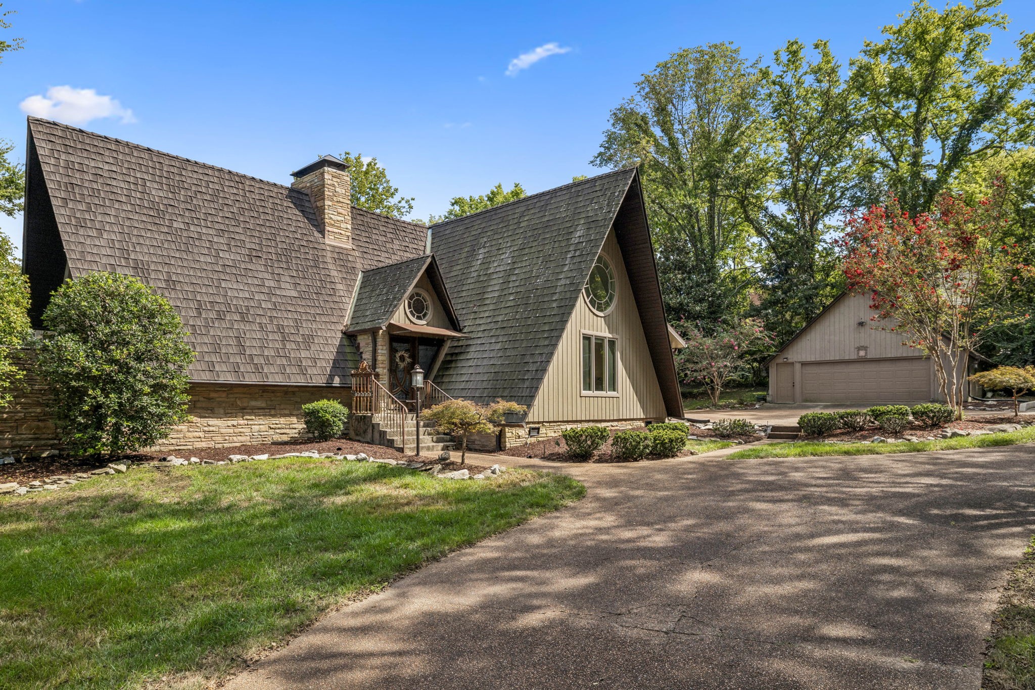 220 Waterview Dr