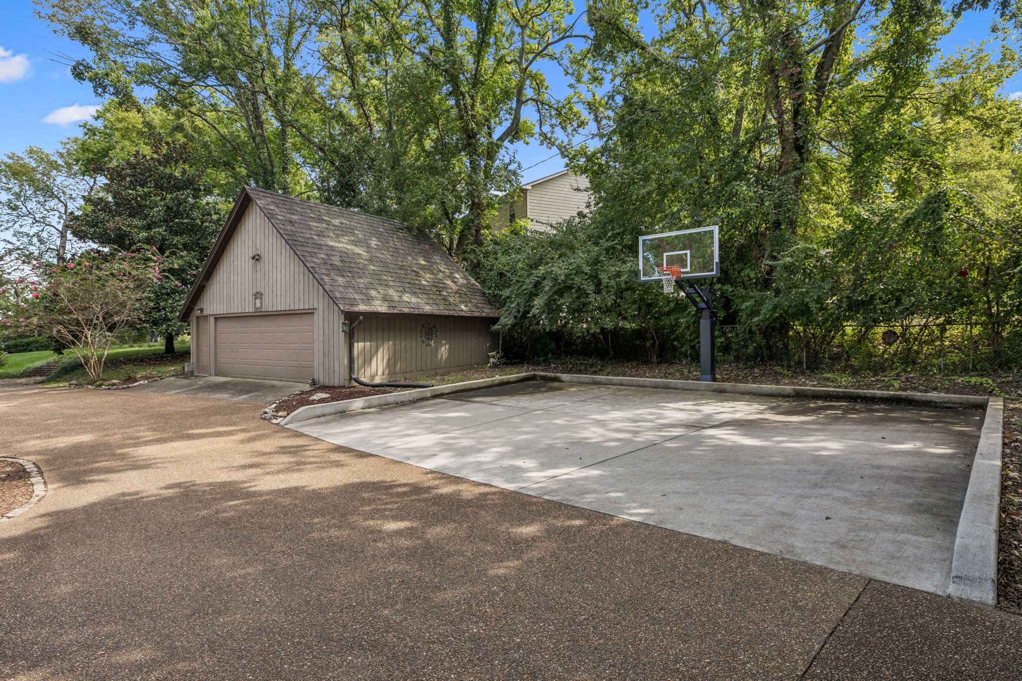 220 Waterview Dr