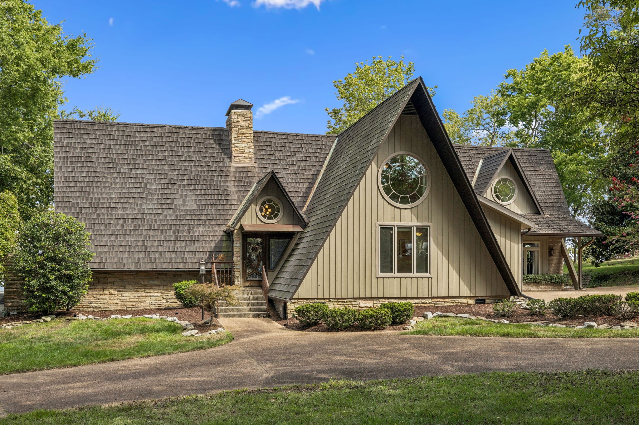 220 Waterview Dr