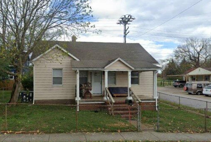 2-bed home sold in Old Hickory, TN 37138, 1109 Berry St Single-story house at 1109 Berry St, Old Hickory, TN 37138, with light siding, a covered front porch and a gabled roof in daylight