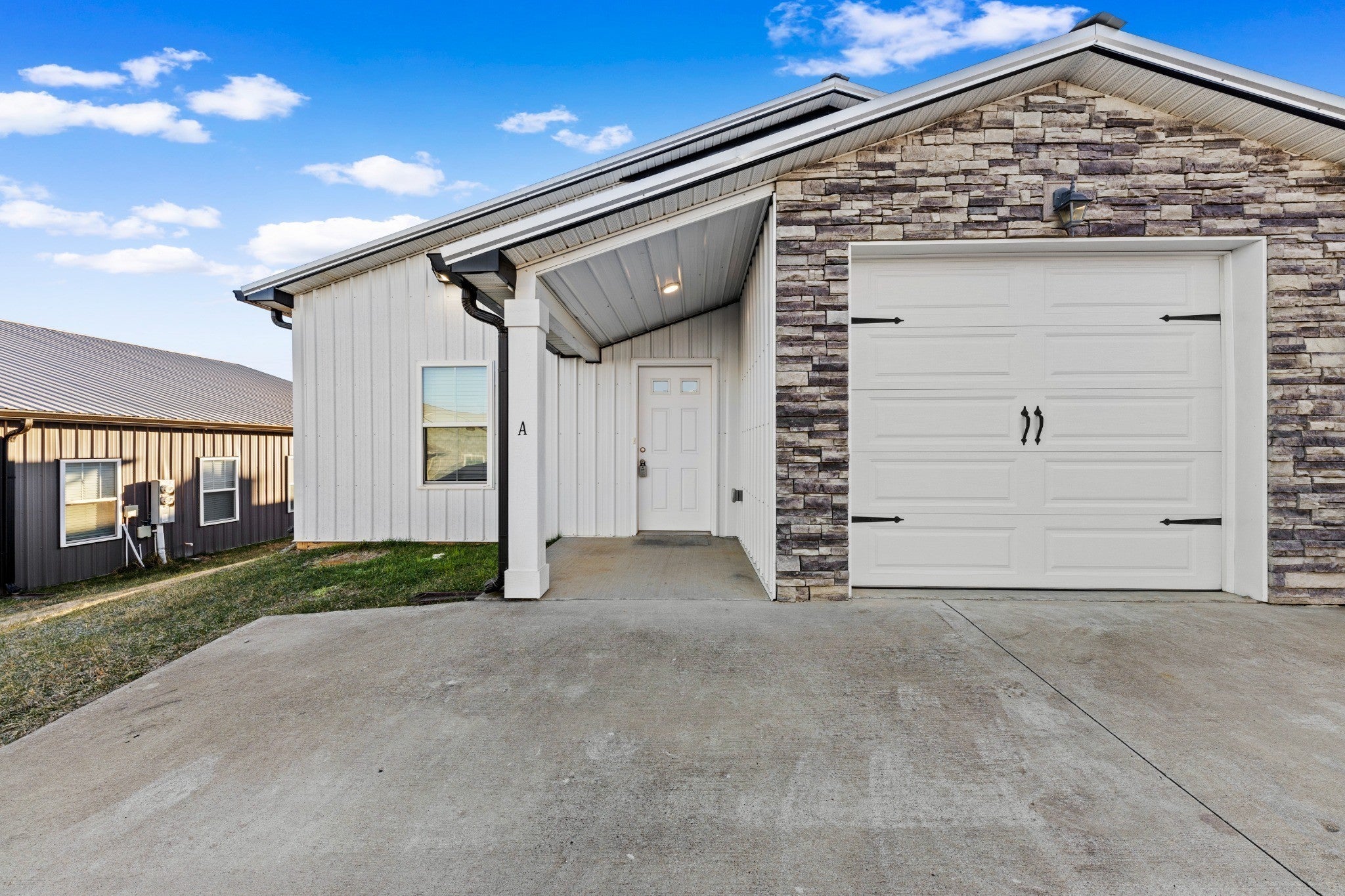 182 Bainbridge Dr A
