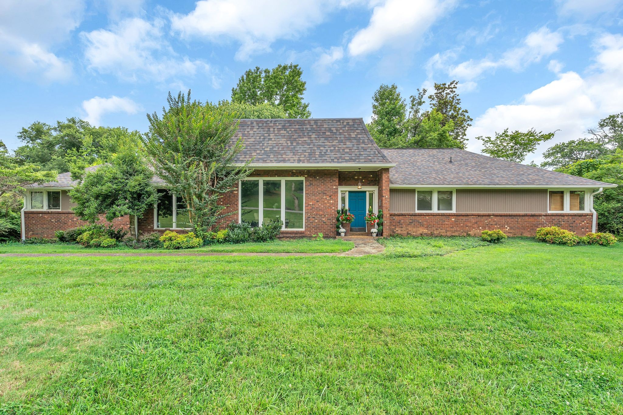 5417 Camelot Rd