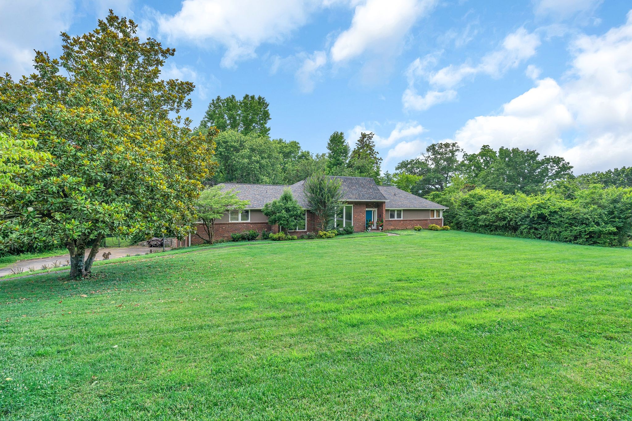 5417 Camelot Rd