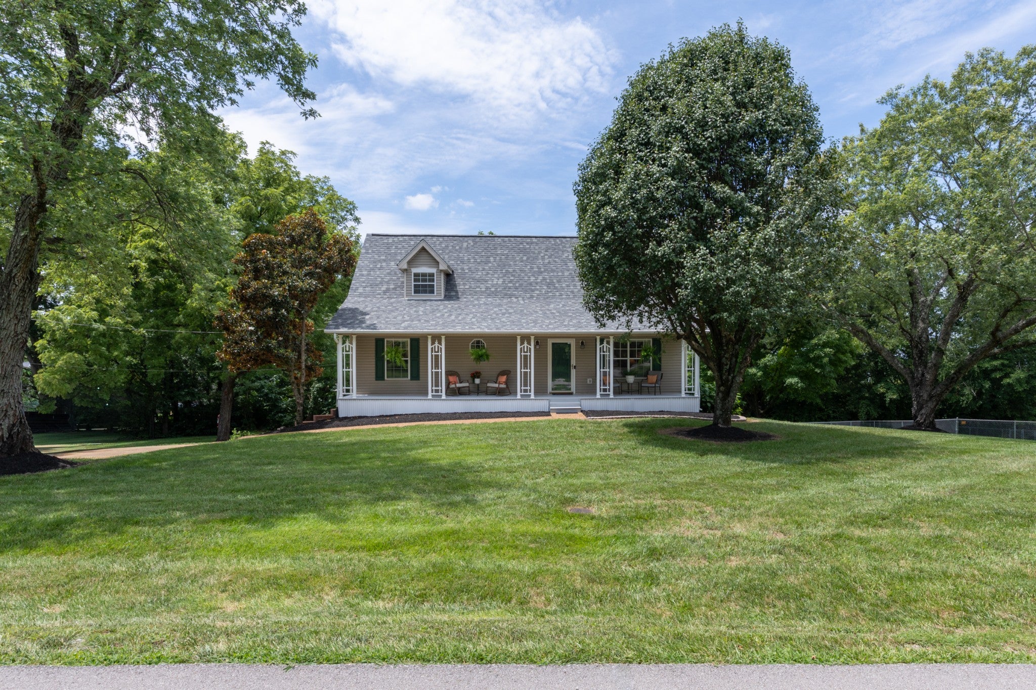 809 Hillside Dr