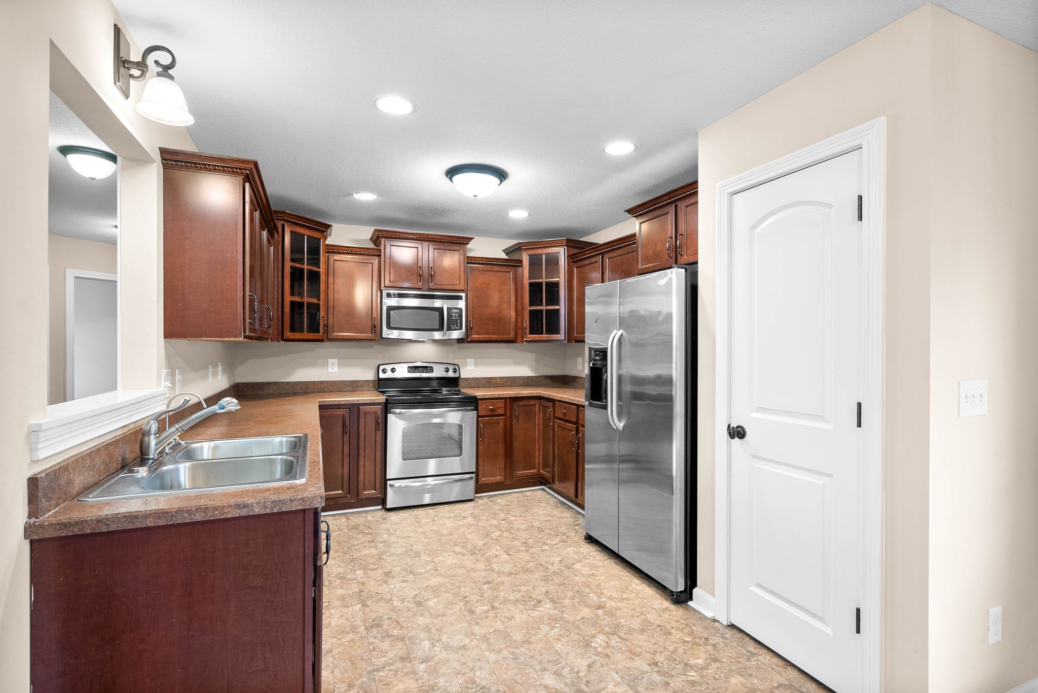 Clarksville, Tennessee 37042, United States, 3 Bedrooms Bedrooms, ,3 BathroomsBathrooms,Residential,Active,5193